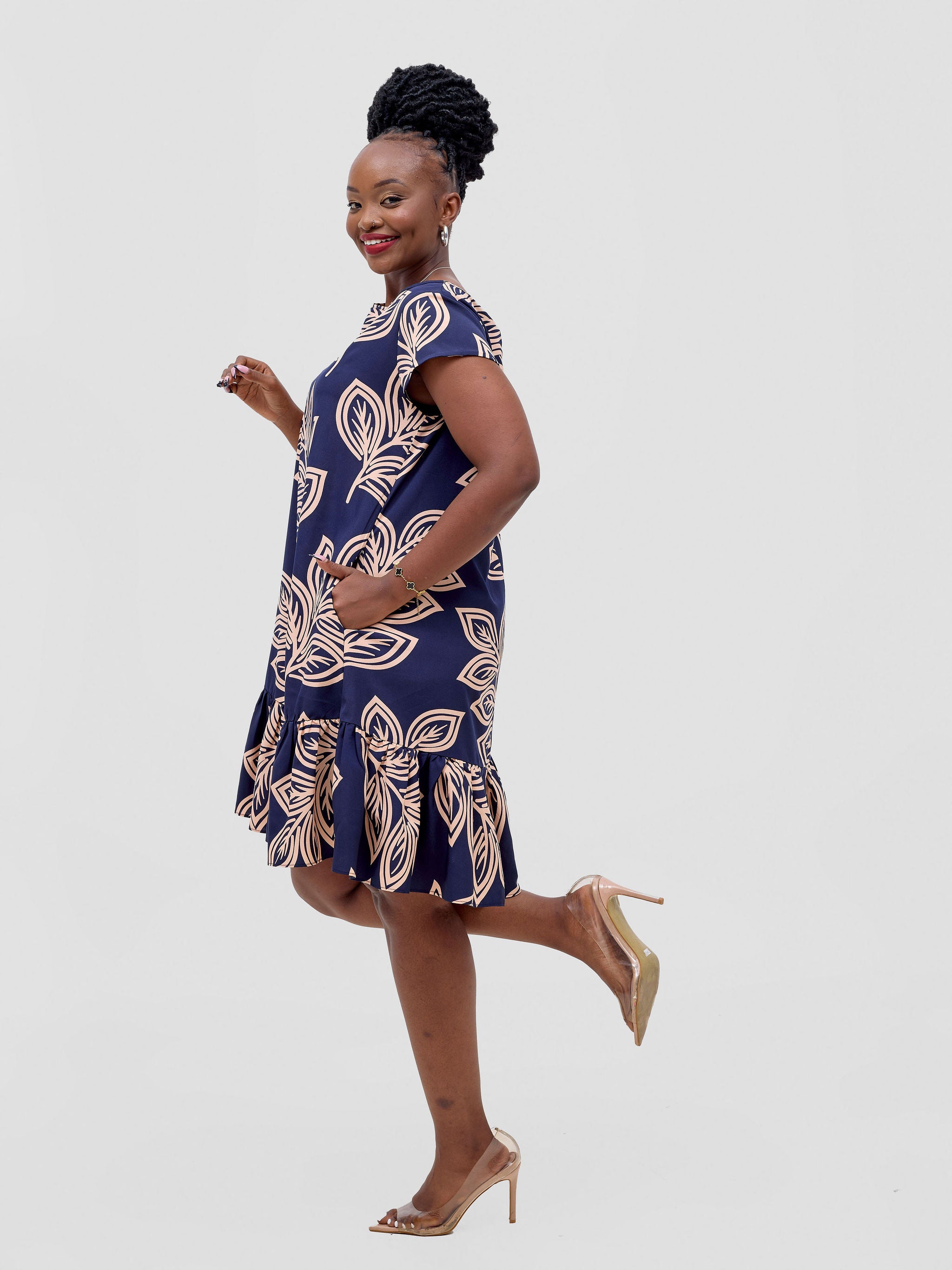 Vivo Dalia Cap Sleeve Gathered Tent Dress - Dark Navy / Peach Print