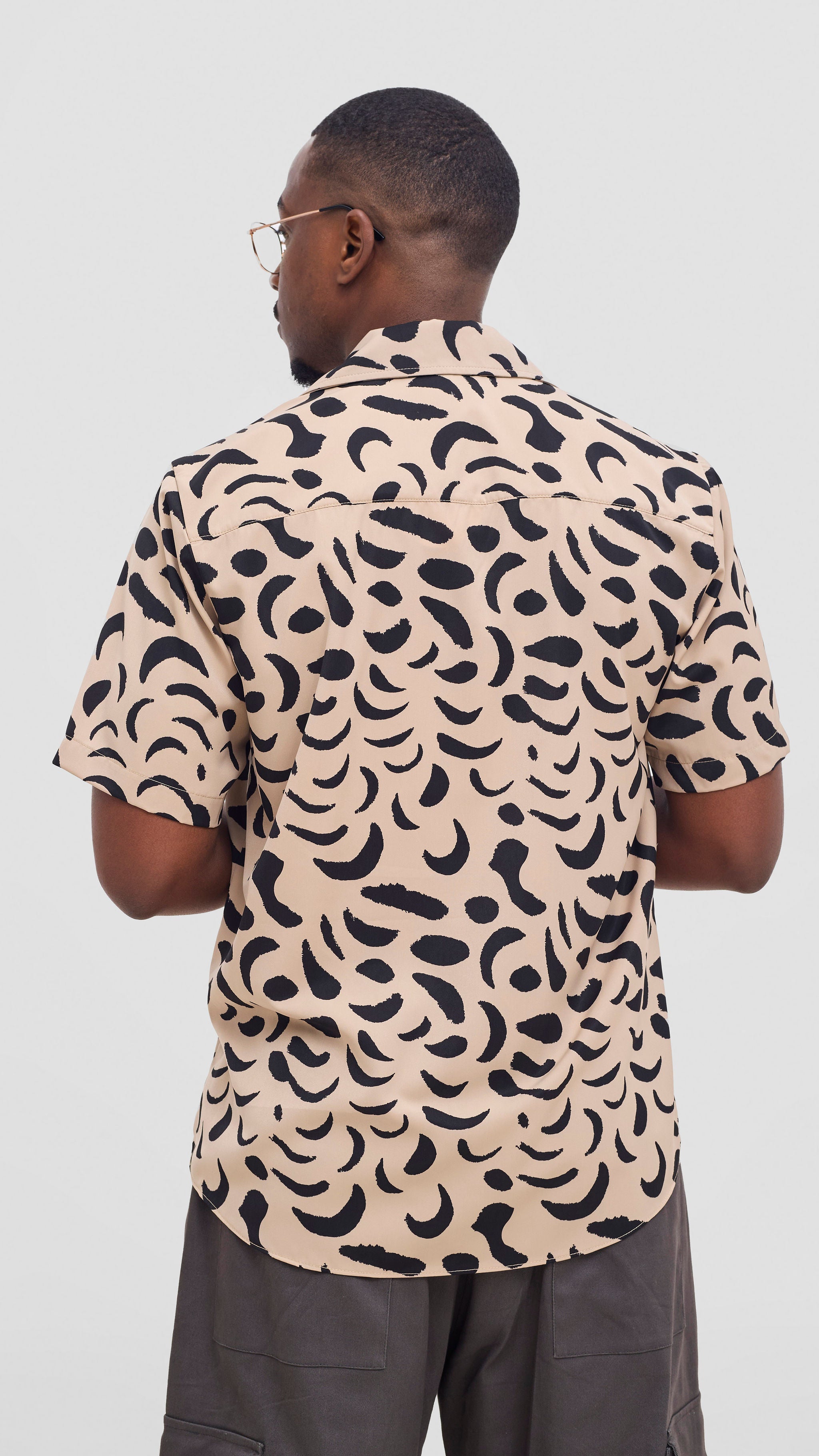 Shiv & Shikie X Safari Printed Short Sleeve Shirt - Taupe  / Black Ezi Print