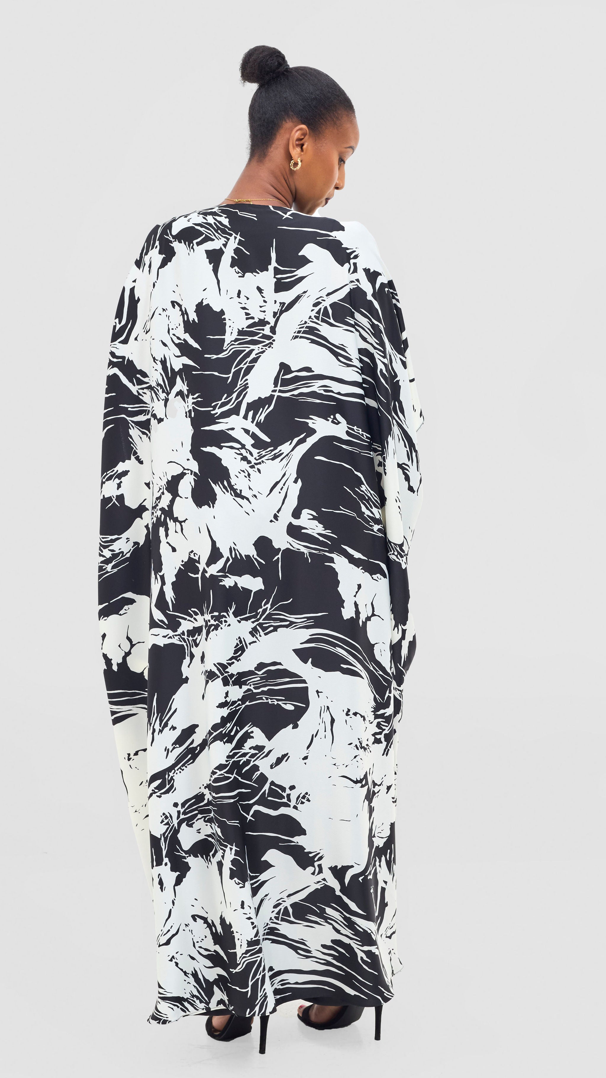 Vivo Keza Wide Satin Kimono -  Off-White / Black Print