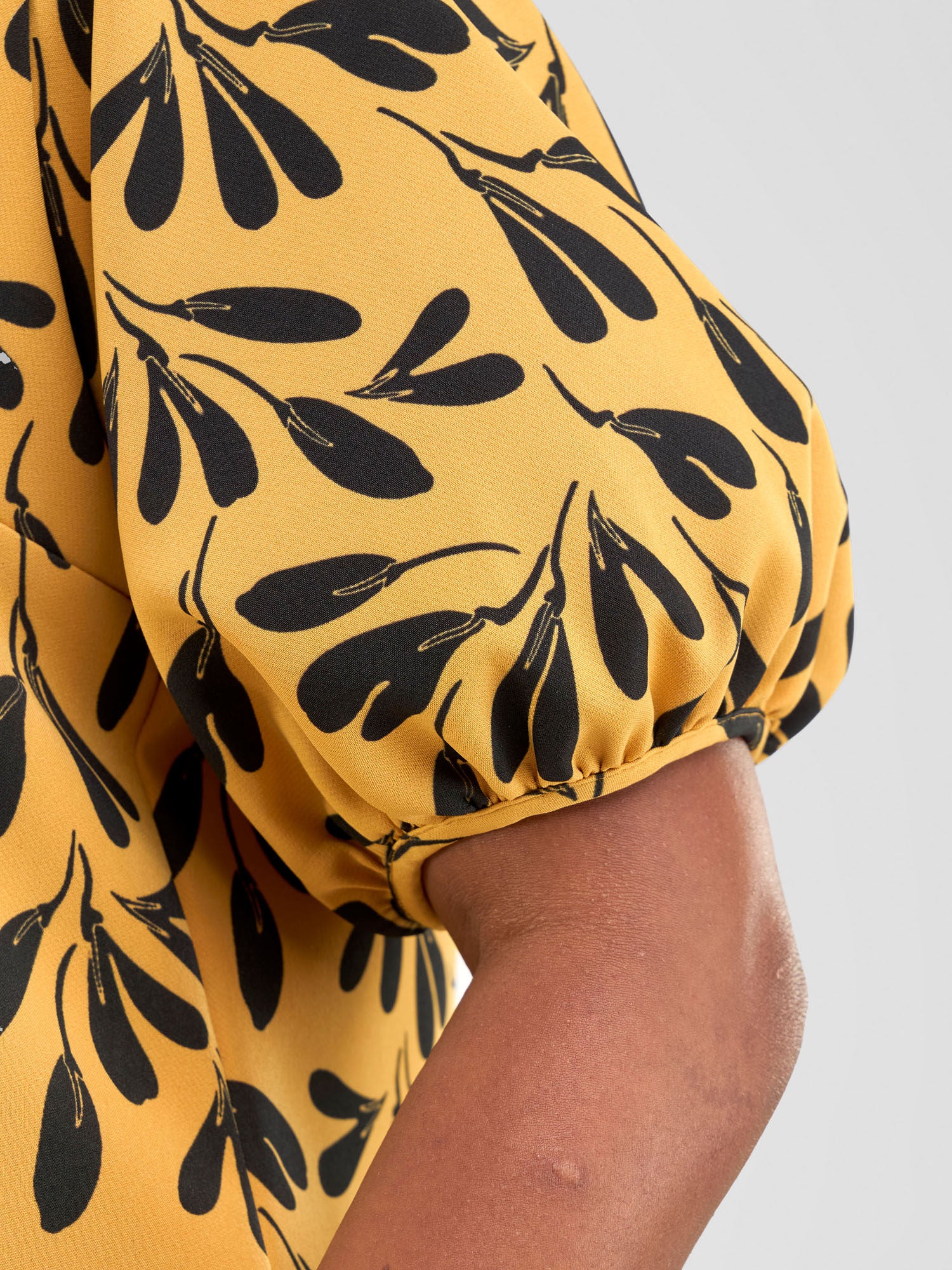 Vivo Pendo Puff Sleeve Shift Dress - Mustard / Black Aura Print