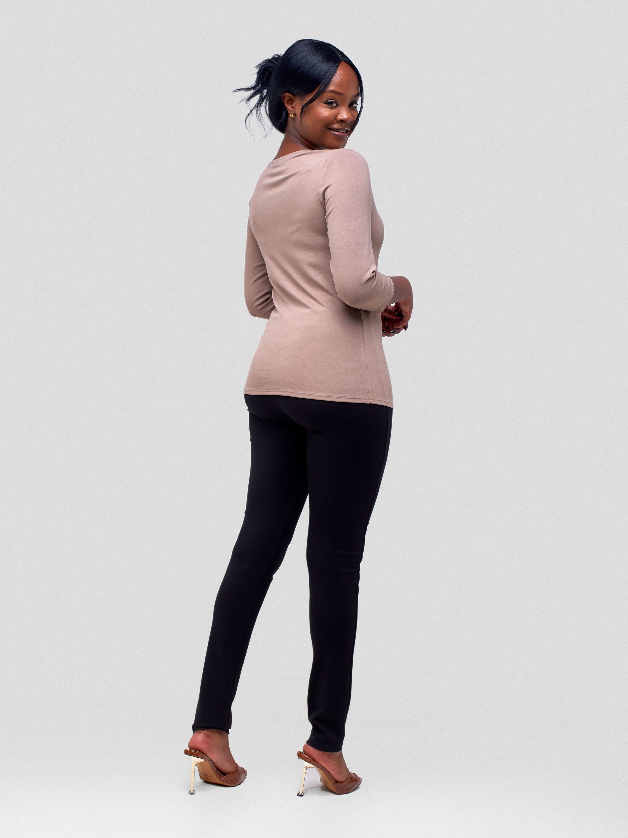 Vivo Val 3/4 Sleeve Top - Taupe