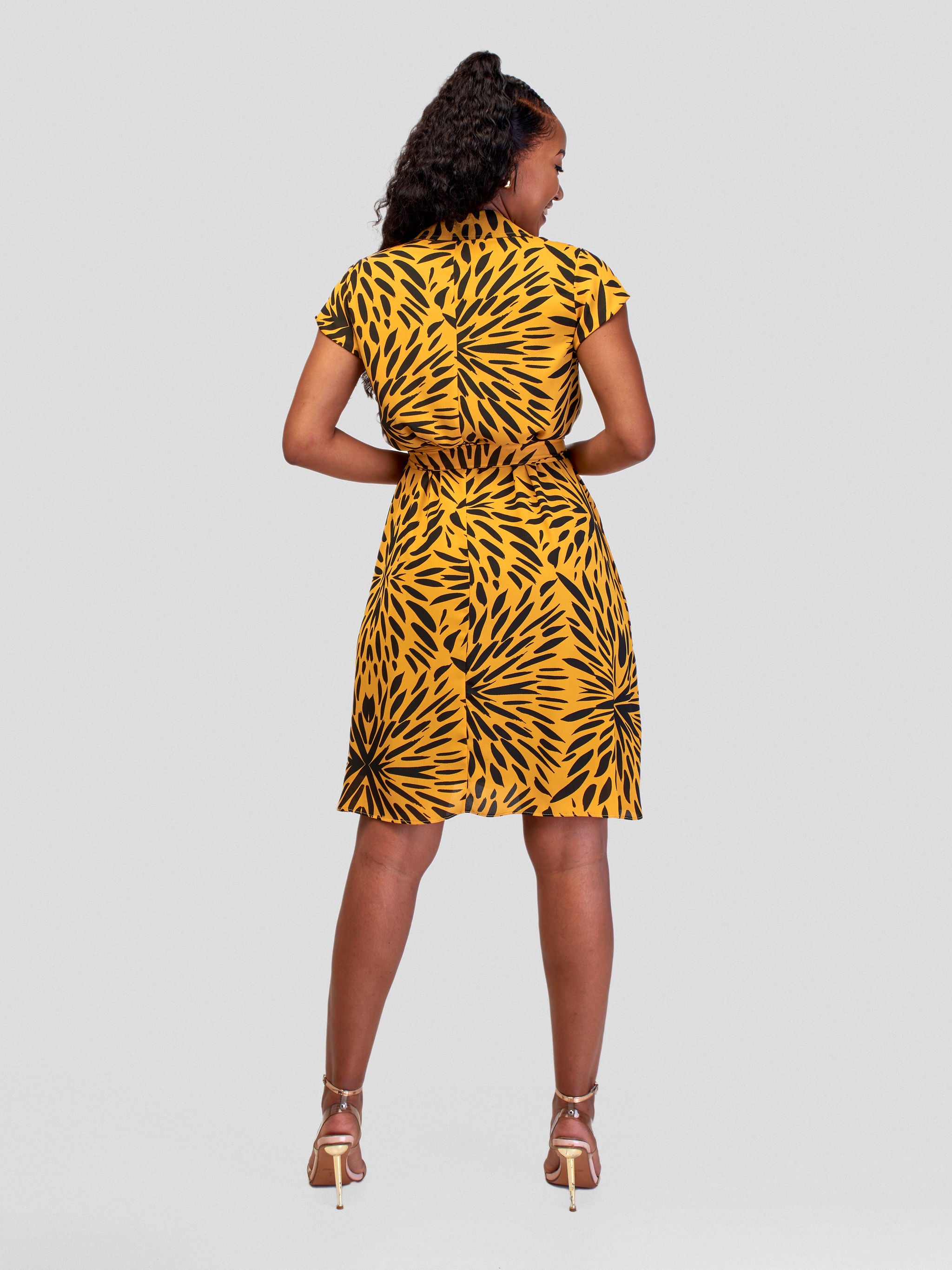 Vivo Zuri Cap Sleeve Knee Length Dress - Black / Mustard Abstract Print