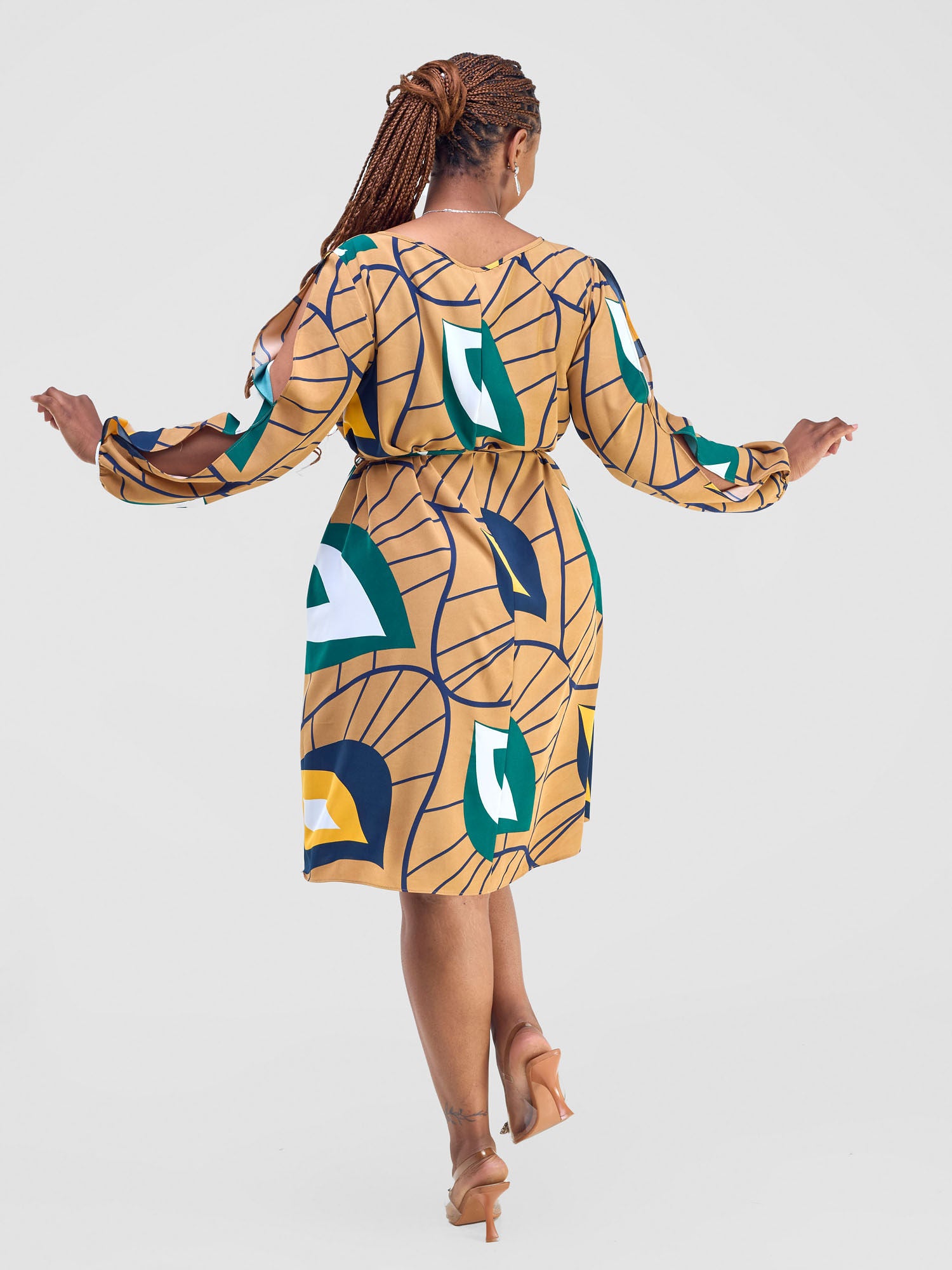 Vivo Tunu Long Slit Sleeve Knee Length Shift Dress - Green / White Nia Print