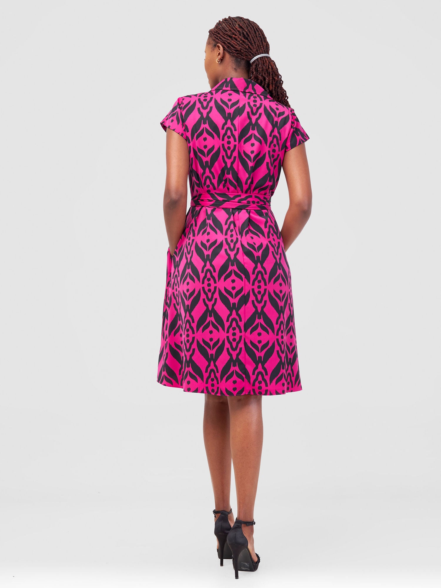 Vivo Zuri Cap Sleeve Knee Length Dress - Pink Ikat Print