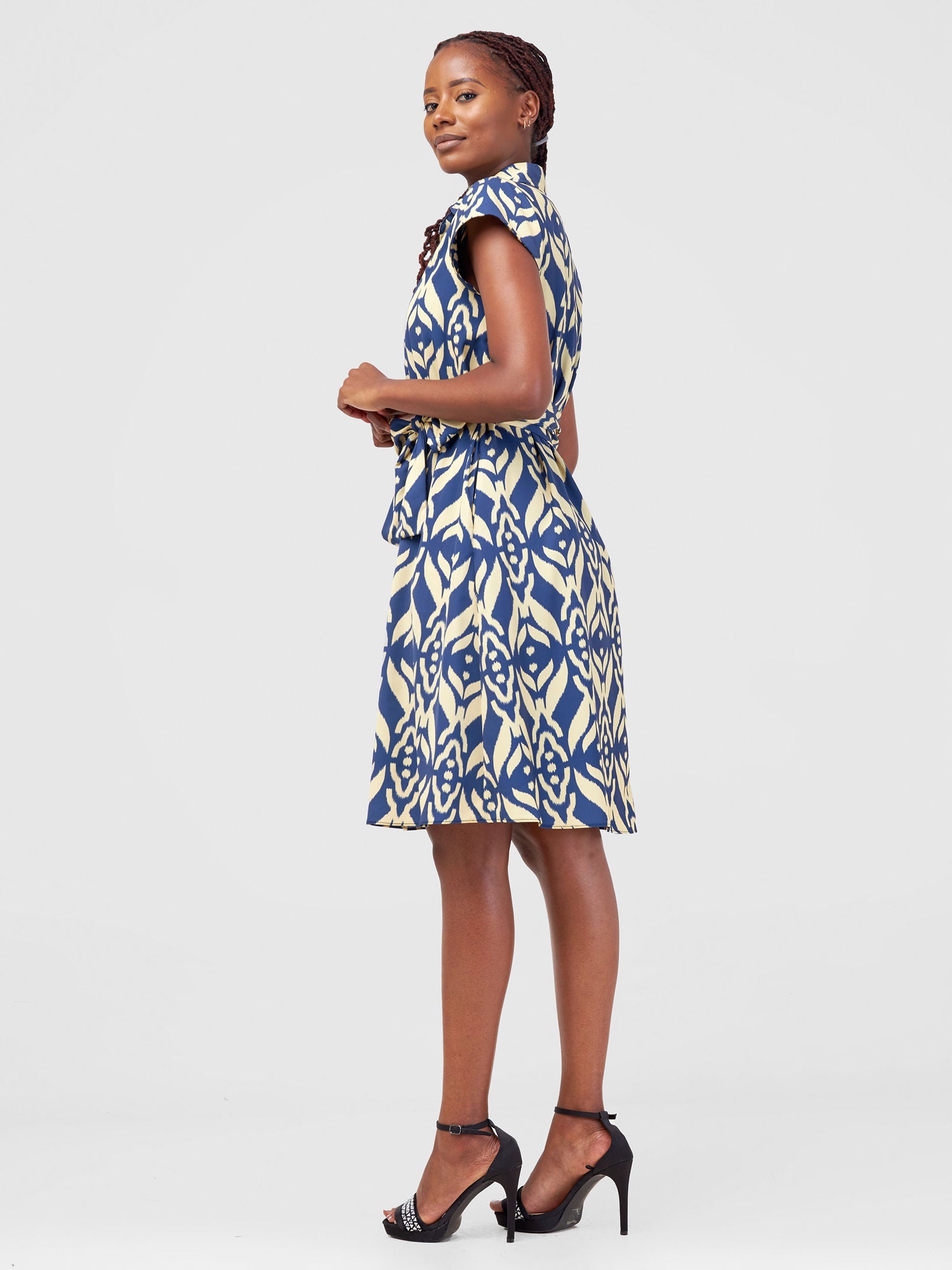 Vivo Zuri Cap Sleeve Knee Length Dress - Navy Ikat Print