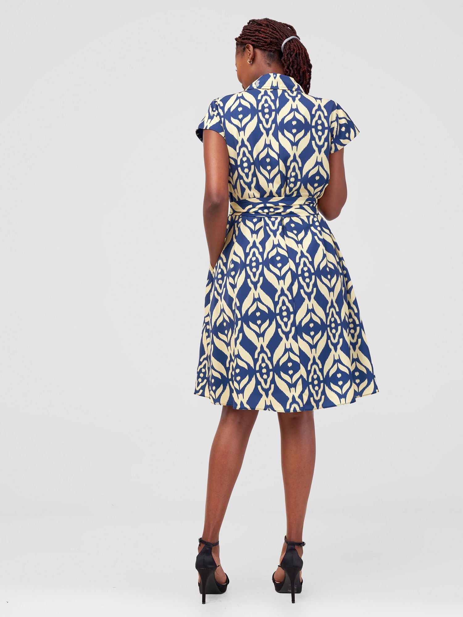 Vivo Zuri Cap Sleeve Knee Length Dress - Navy Ikat Print