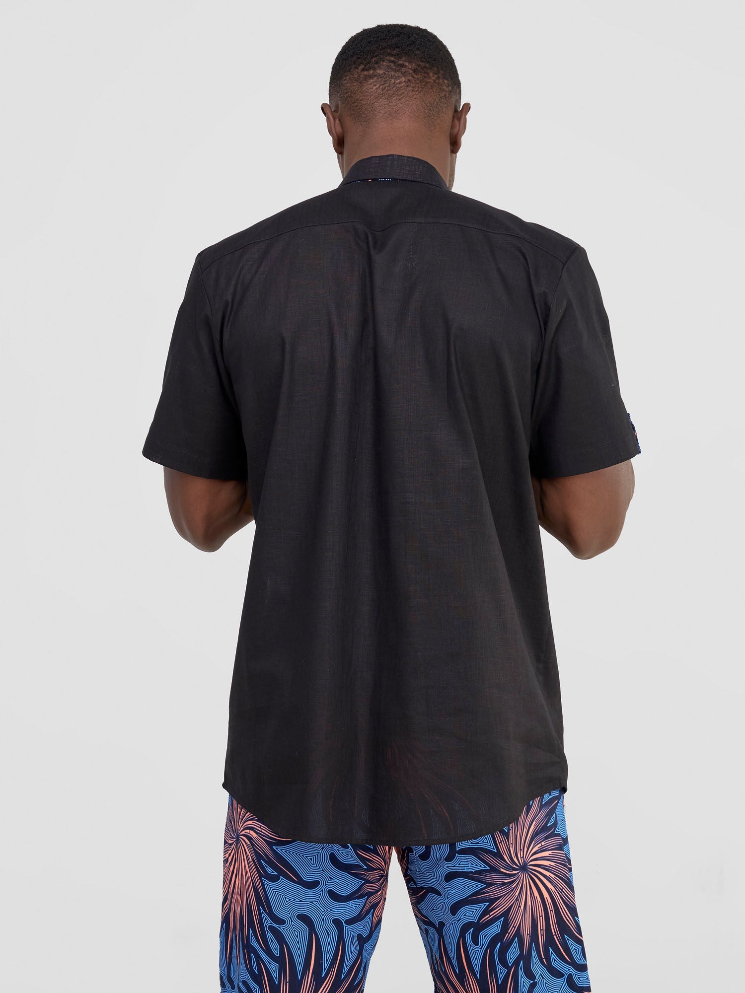 Safari Men's Short Sleeve Shirt - Black / Tana Print