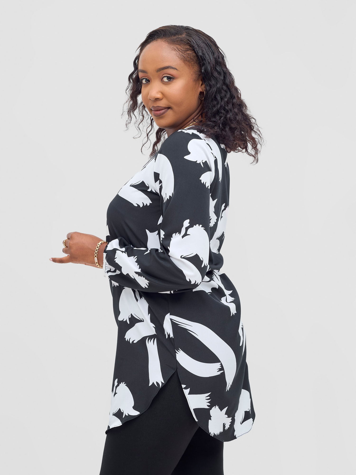 Vivo Basic Tsavo Scalloped Chiffon Top - White / Black Abstract Print