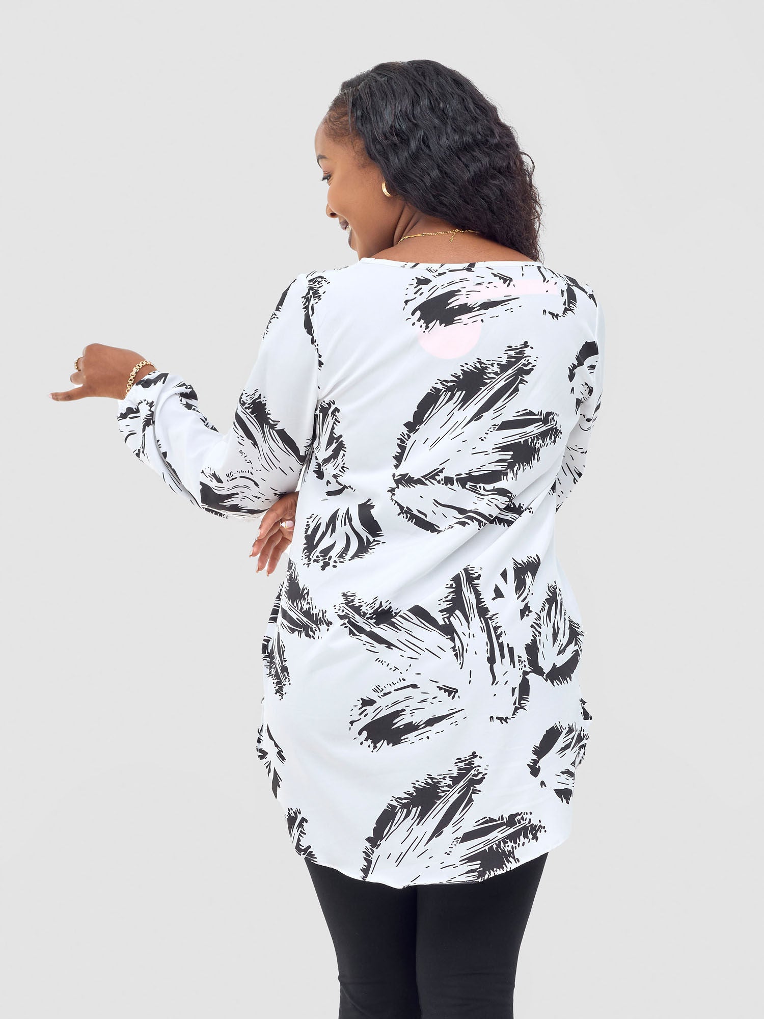 Vivo Basic Tsavo Scalloped Chiffon Top - White / Black Siwi Print