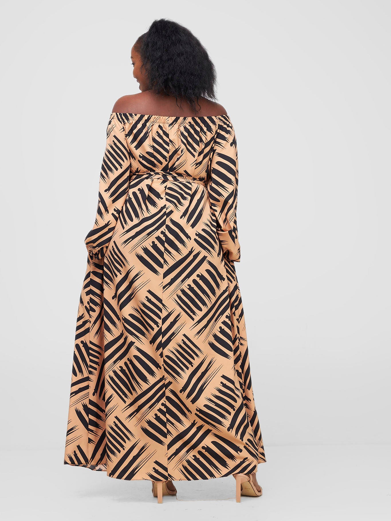 Vivo Yumi Off Shoulder Maxi Dress - Tan / Black Print