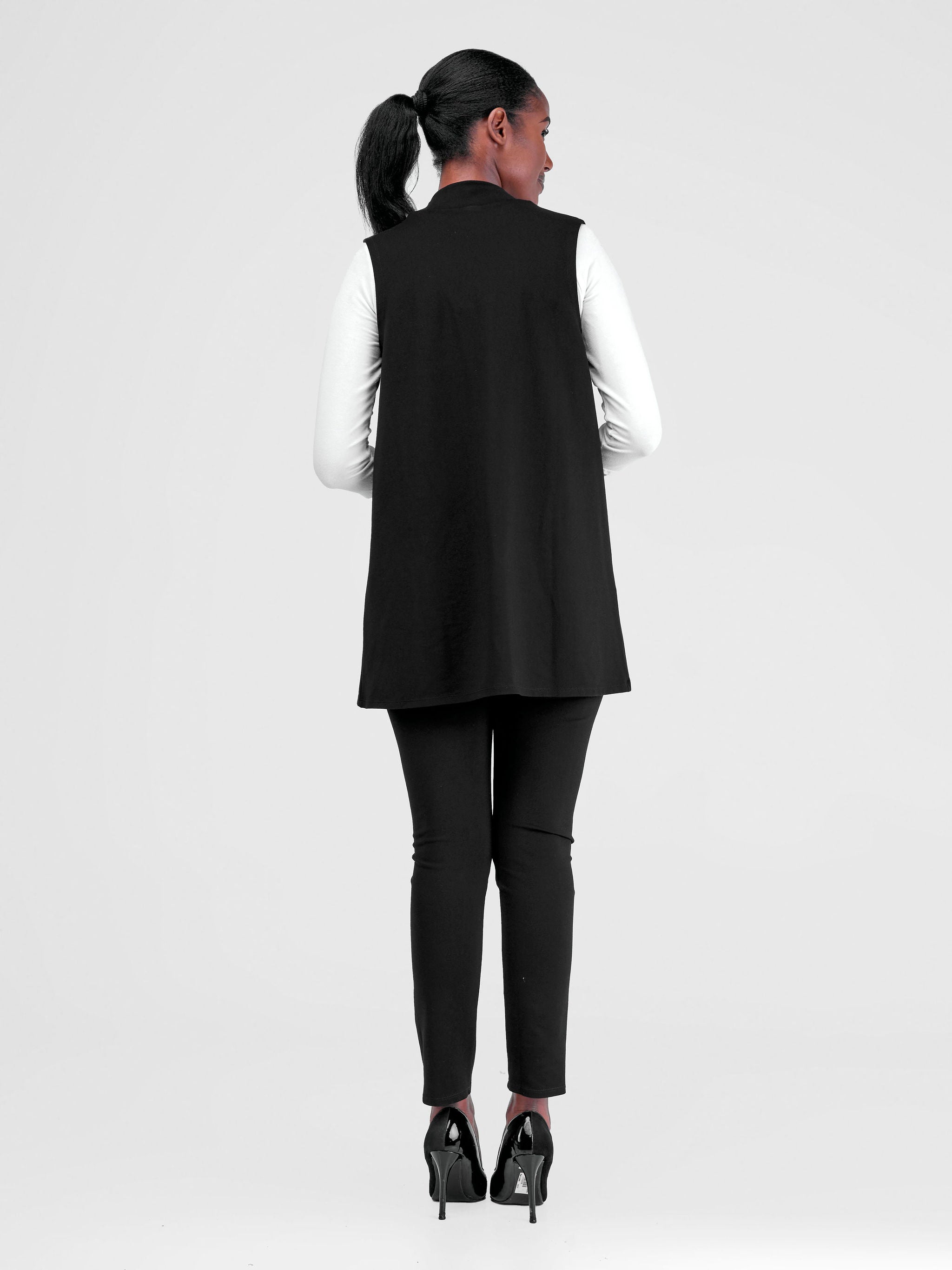 Vivo Azawi Sleeveless Overcoat - Black