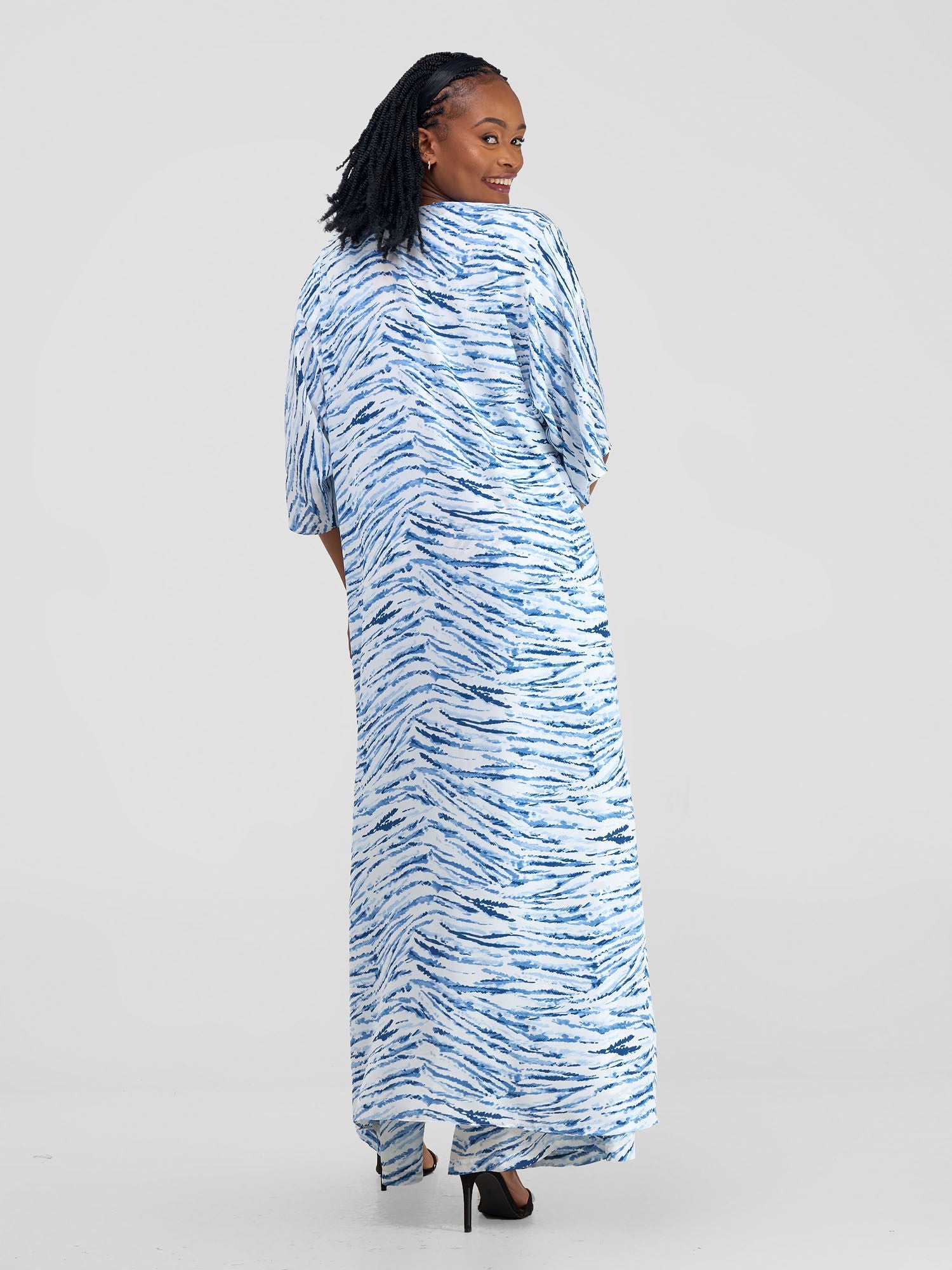 Vivo Alek 3/4 Sleeve A-Line Maxi Kimono - Blue / White print