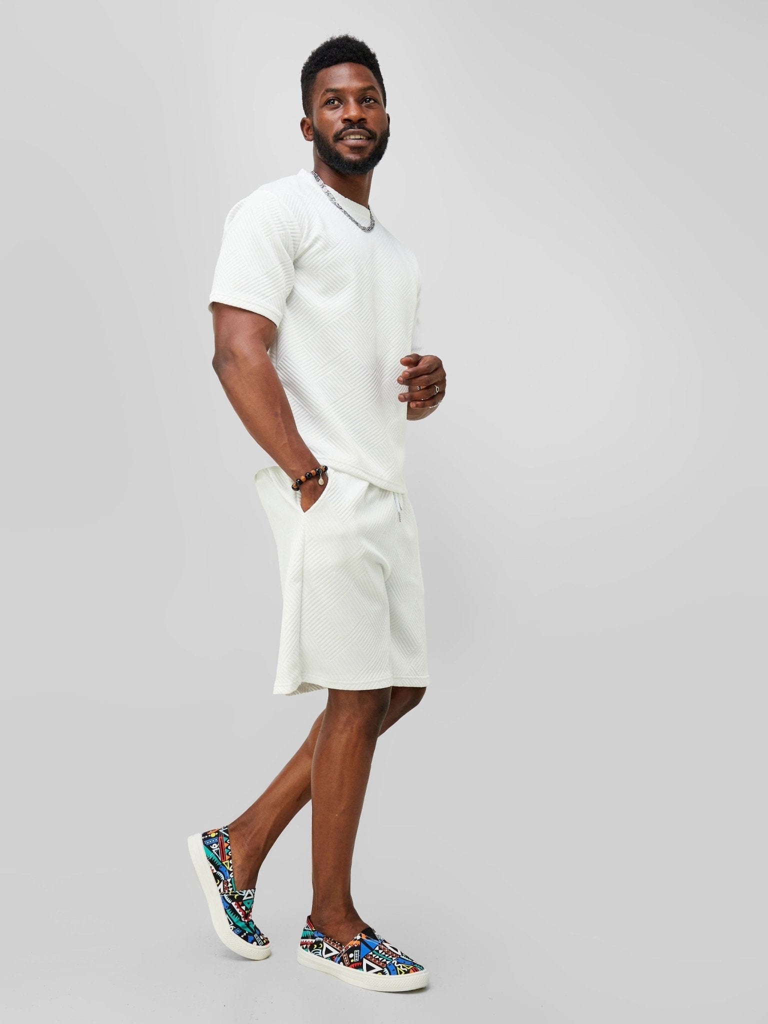 Zetu Men's Diagonal Line Textured Shorts - White - Shopzetu
