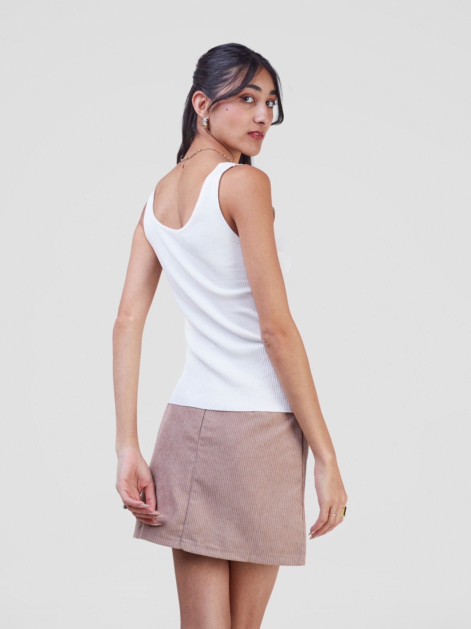 Anika Knitted Sleeveless Crop With Metallic Details - White - Shopzetu