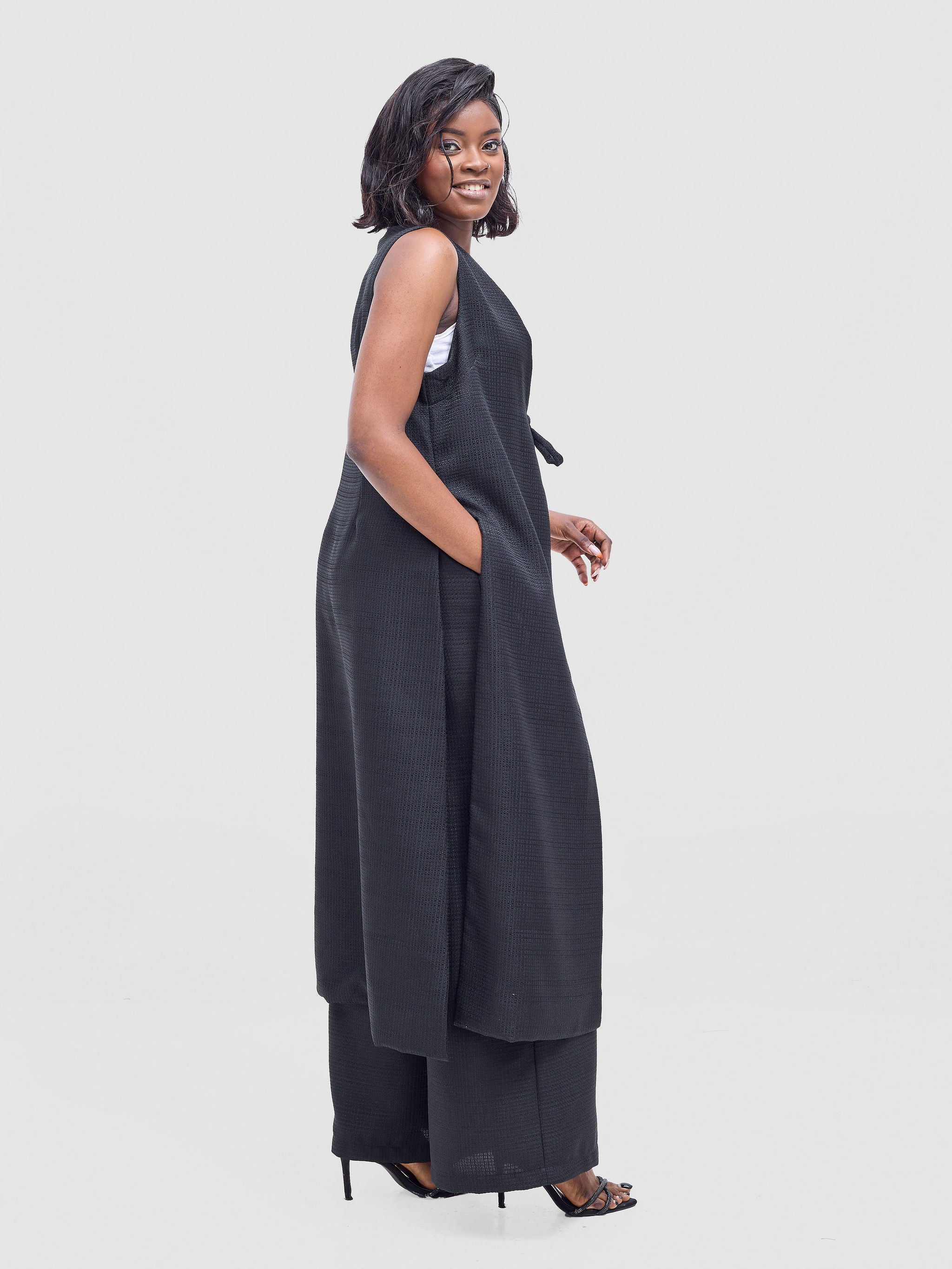Vivo Analo Sleeveless Tie Kimono - Black
