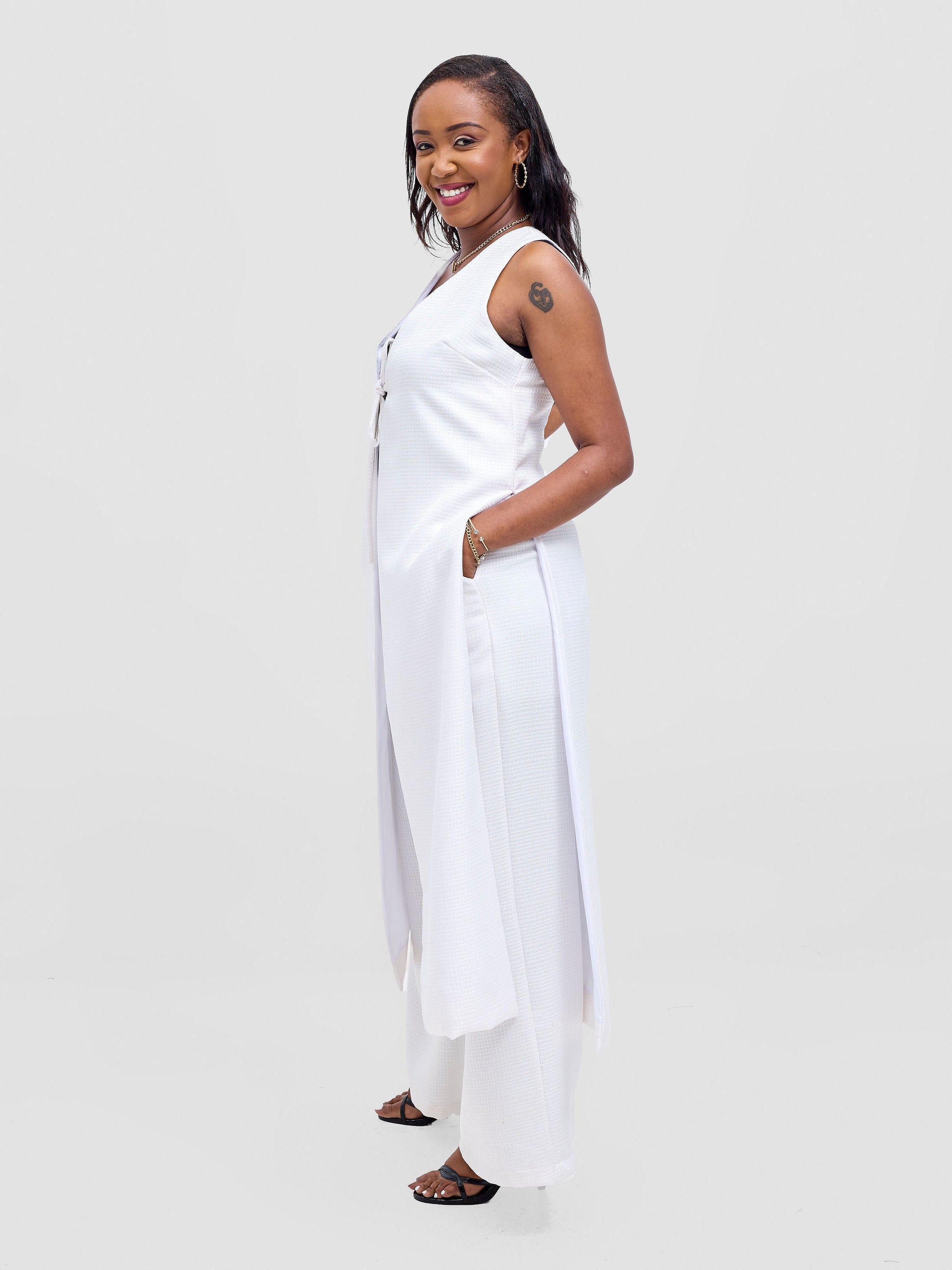 Vivo Analo Sleeveless Tie Kimono - White