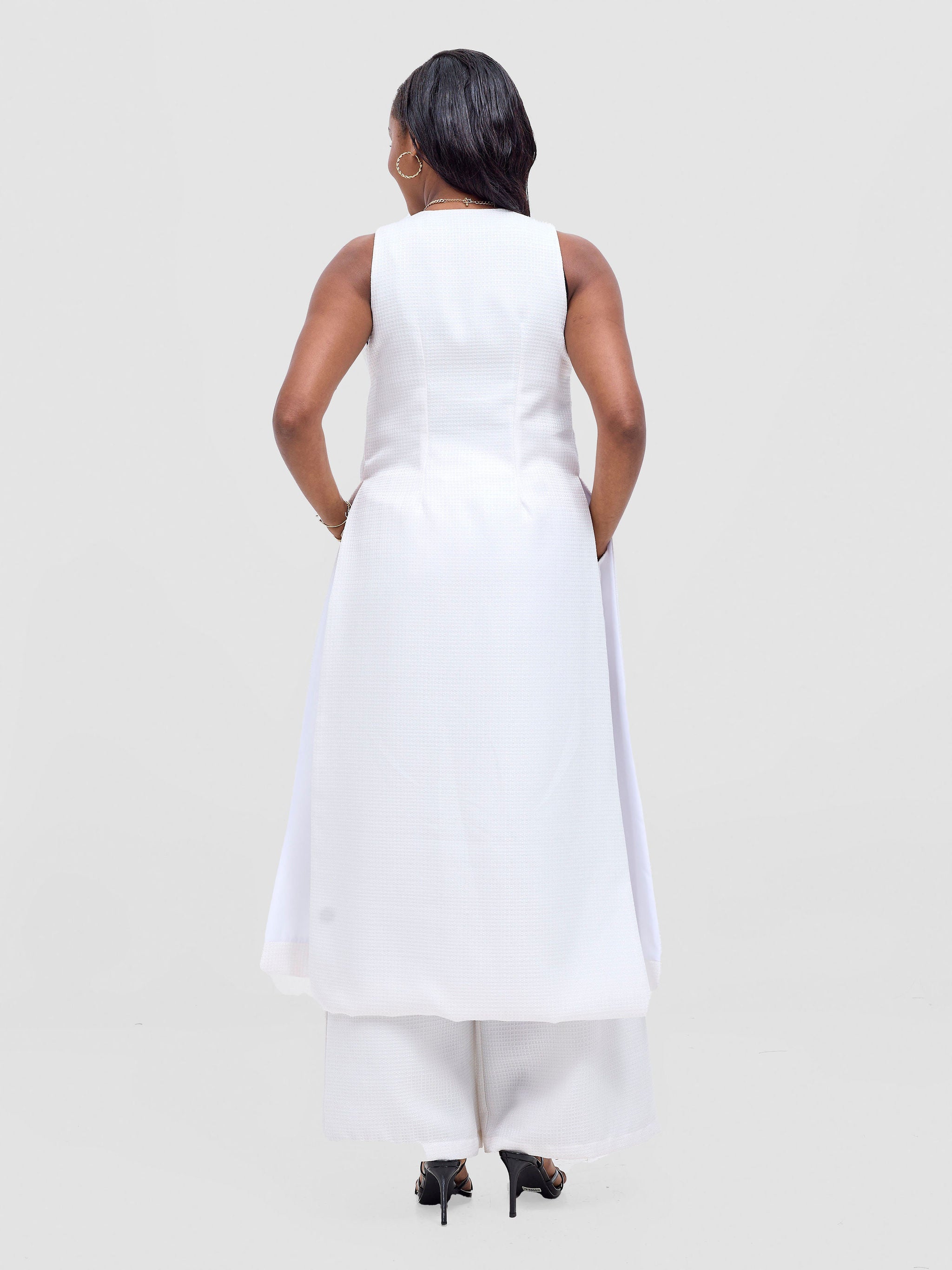 Vivo Analo Sleeveless Tie Kimono - White