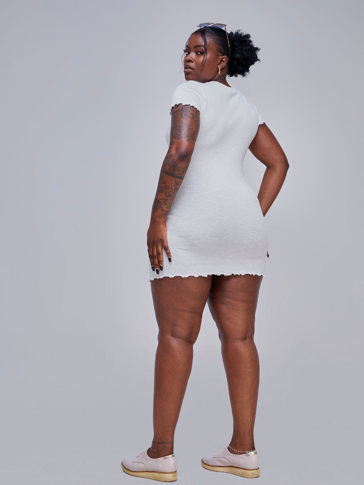 Popular 21 Short-Sleeved Lettice Hem Dress - White - Shopzetu