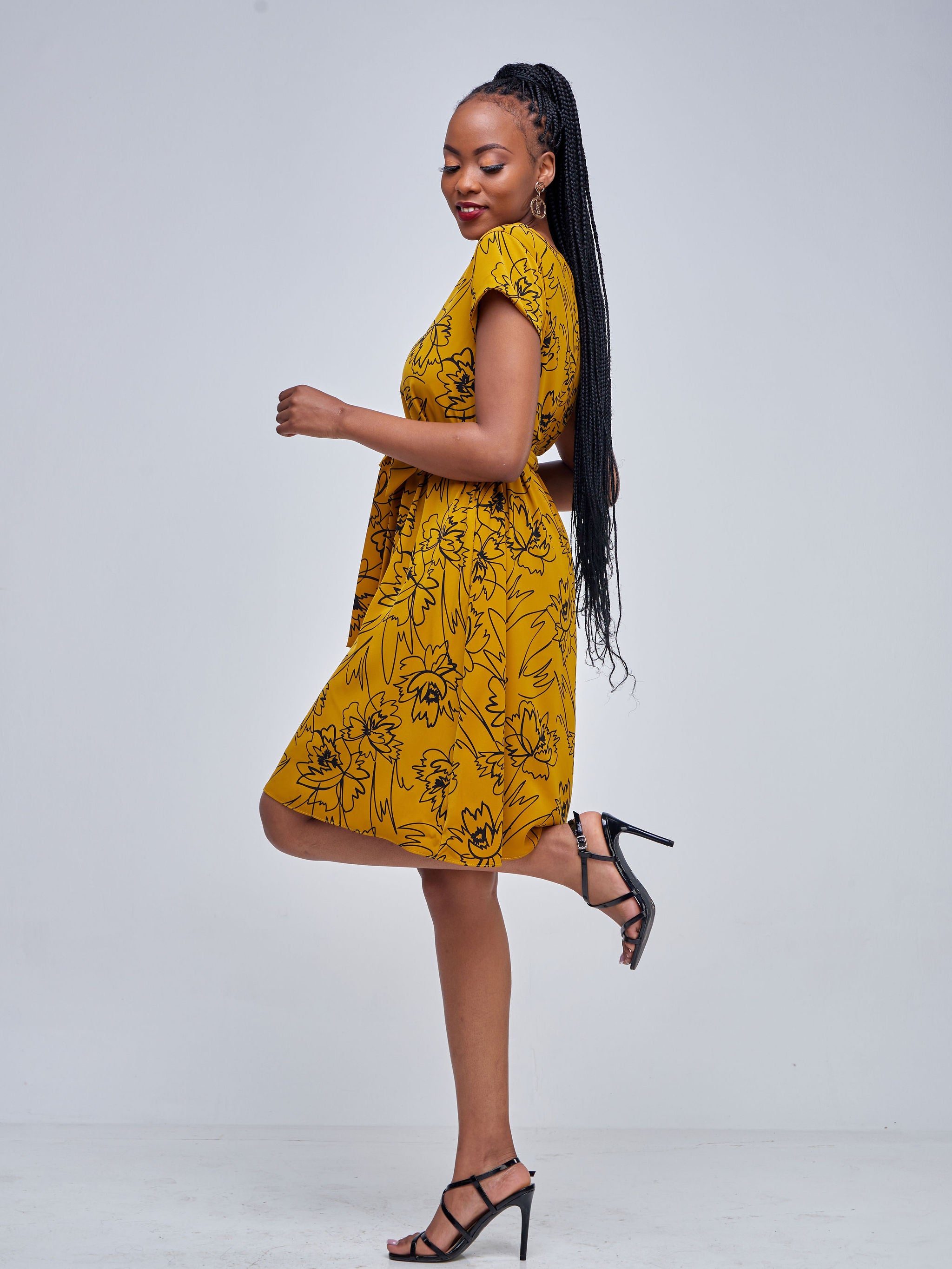 Vivo Basic Cap Sleeve Knee Length Tent Dress - Dark Mustard / Black Floral Print