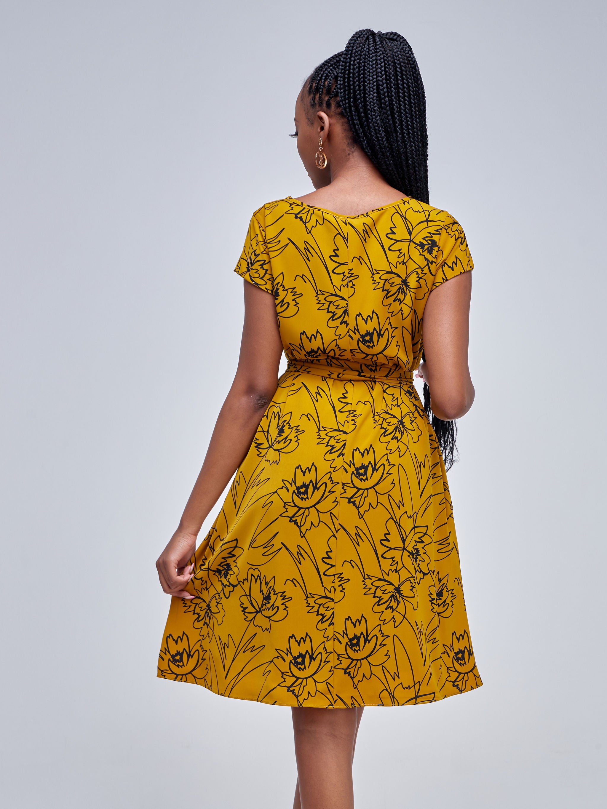 Vivo Basic Cap Sleeve Knee Length Tent Dress - Dark Mustard / Black Floral Print