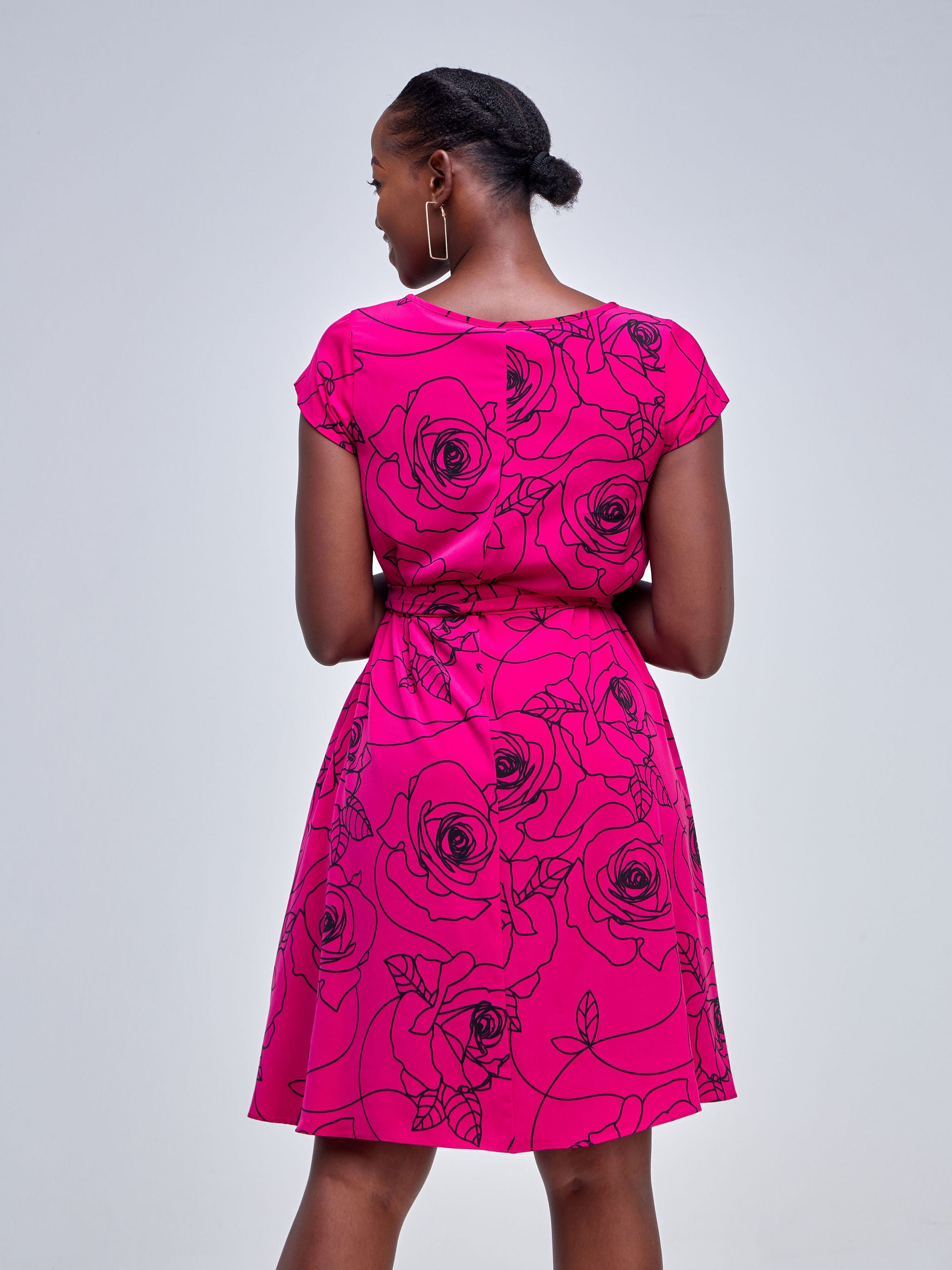 Vivo Basic Cap Sleeve Knee Length Tent Dress - Hot Pink / Black Floral Print