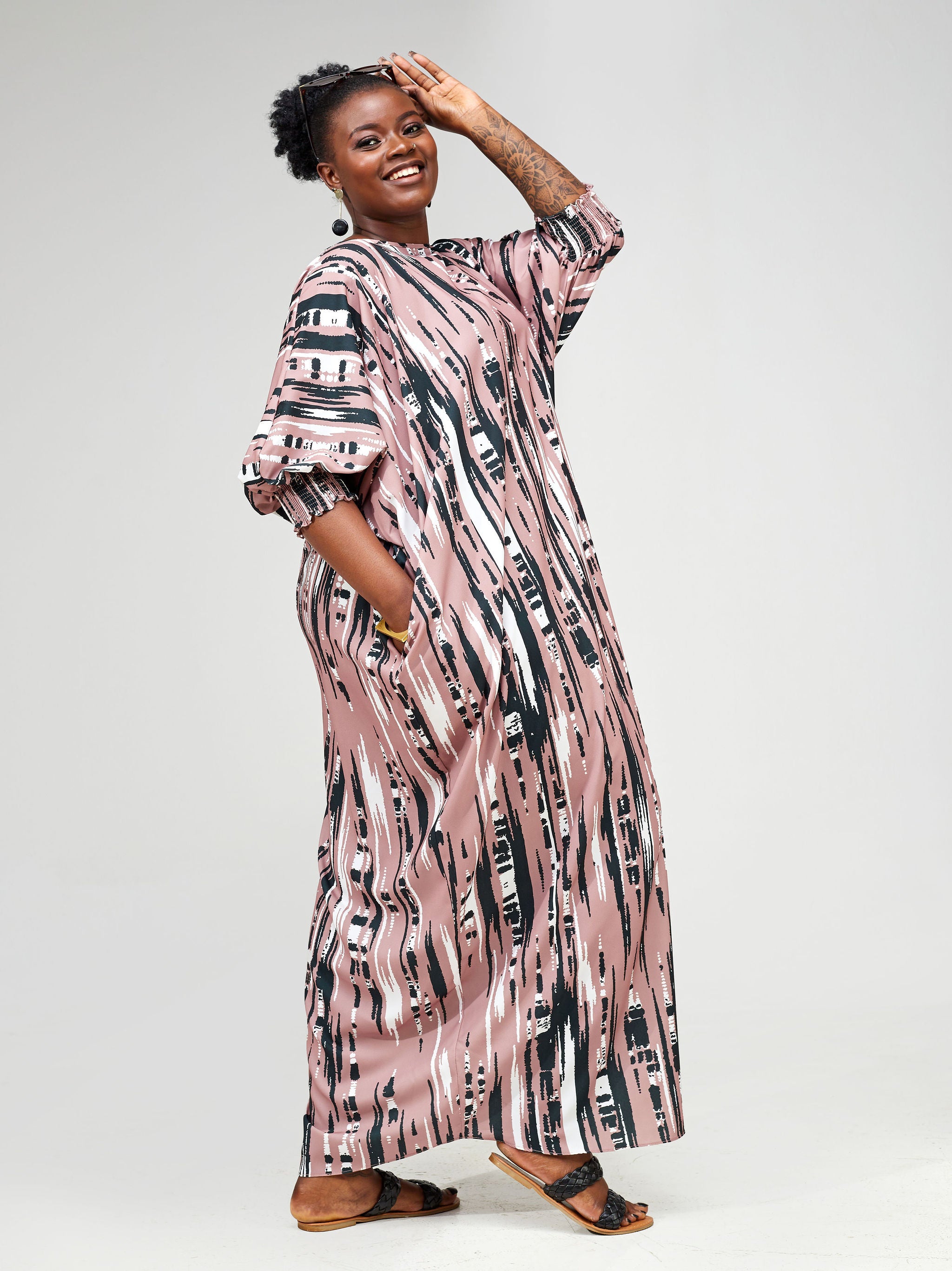 Vivo Wastani Boat Neck Shirred Sleeve Kaftan - Taupe / Black Abstract