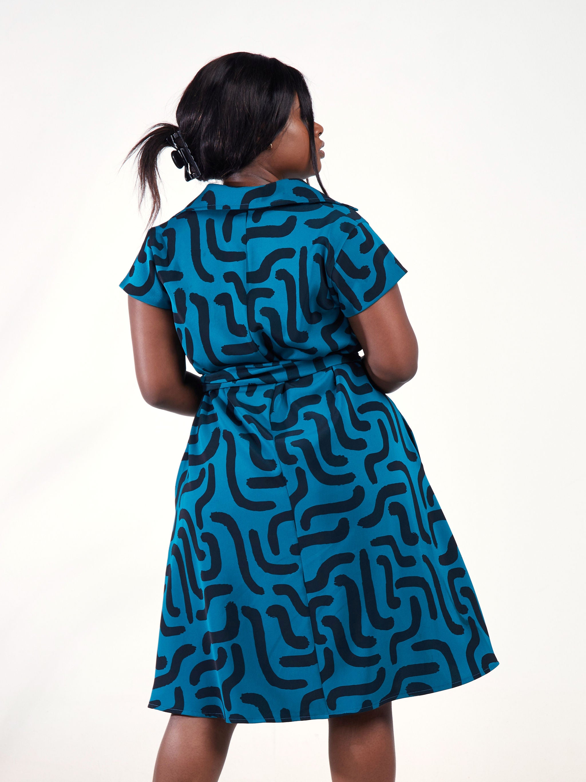 Vivo Zuri Cap Sleeve Knee Length Dress - Teal / Black Abstract Print