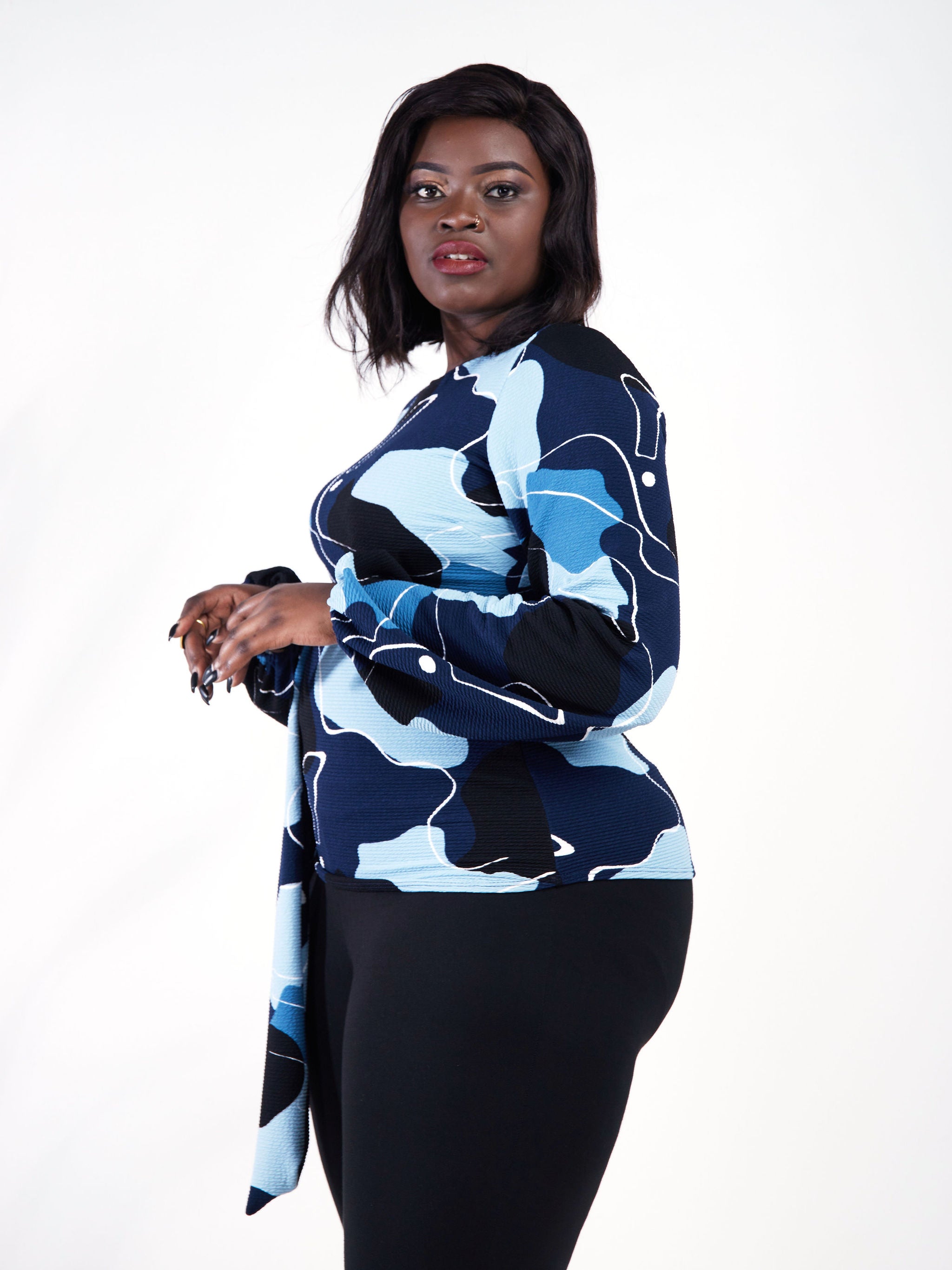 Vivo Basic Olivia Bishop Sleeve Top - Navy Blue / White Abstract Print