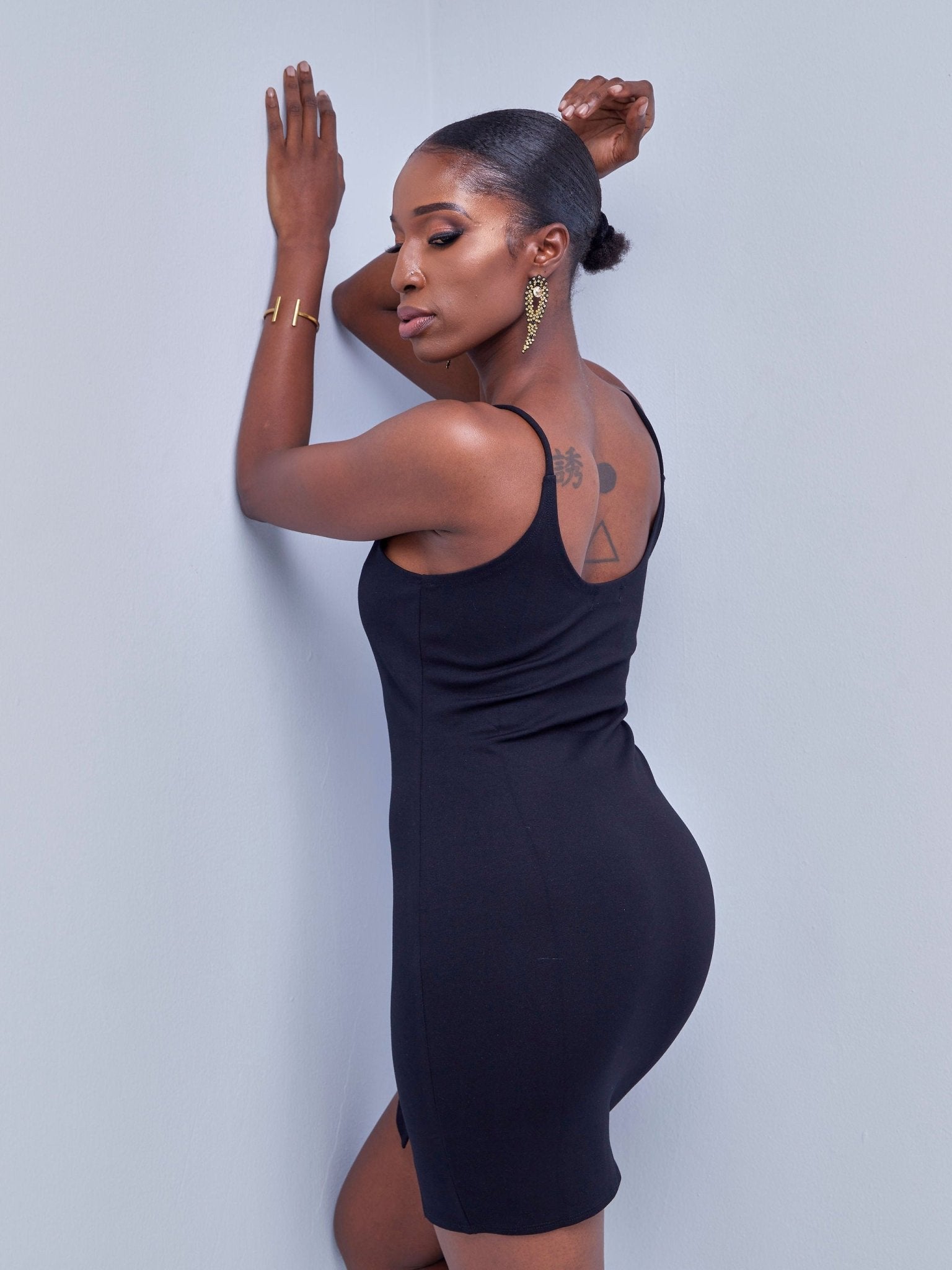 Popular 21 Sleeveless Bodycon Dress With Front Slit - Black - Shopzetu