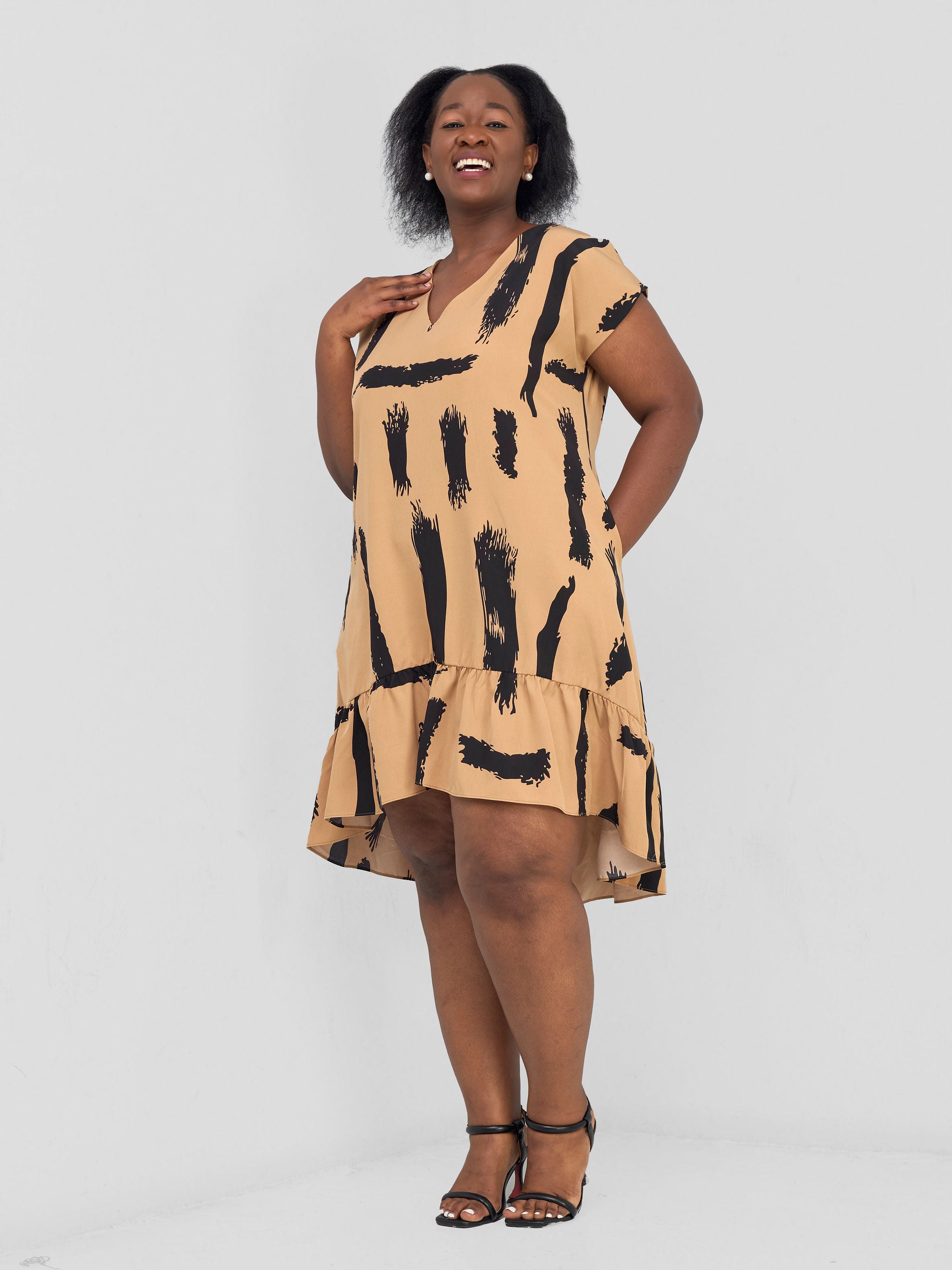 Vivo Asha Drop Shoulder Knee Length Dress - Tan / Black Print