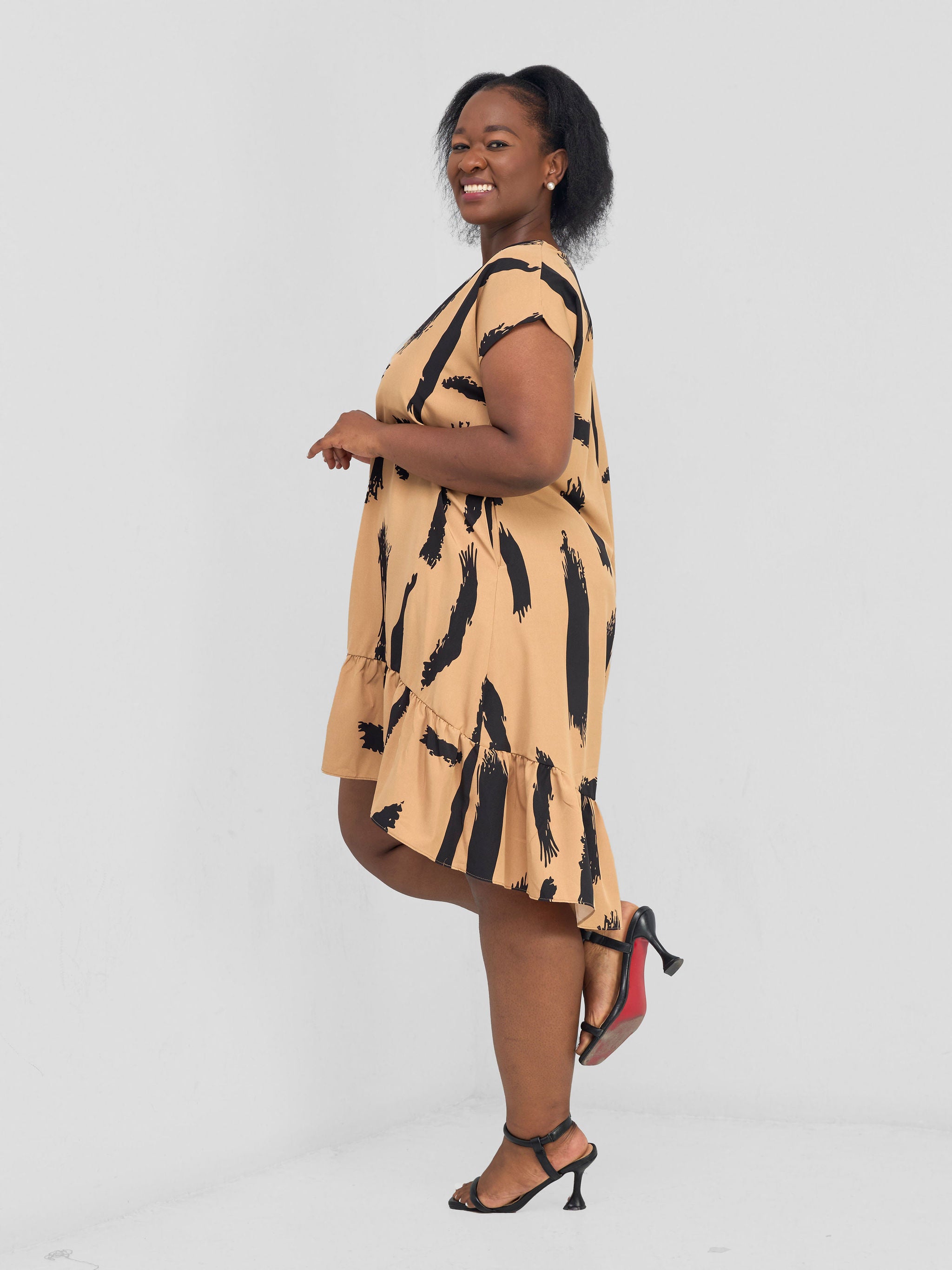 Vivo Asha Drop Shoulder Knee Length Dress - Tan / Black Print