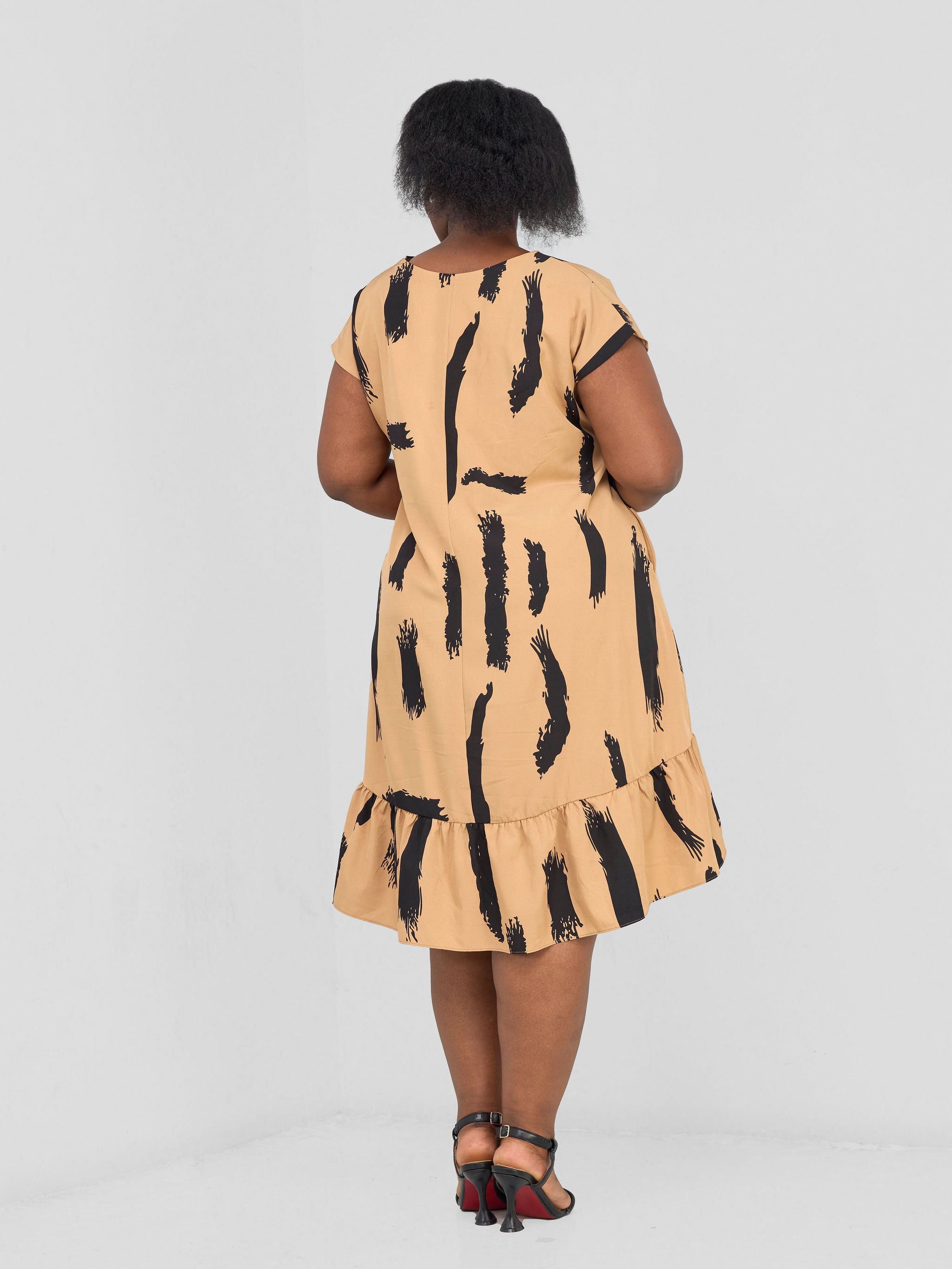 Vivo Asha Drop Shoulder Knee Length Dress - Tan / Black Print