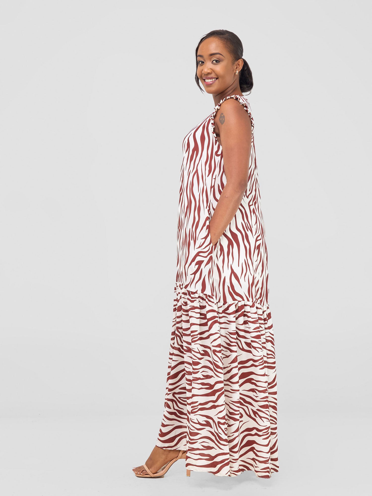 Vivo Ava Tent Flounce Maxi Dress - Maroon / White Print