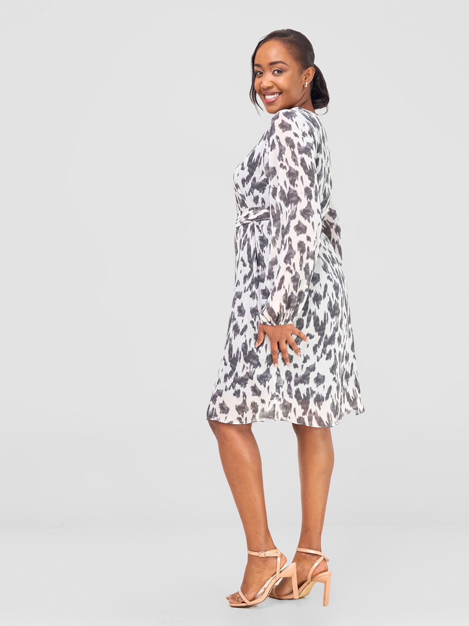 Vivo Zawadi Shift Dress - White / Grey Print