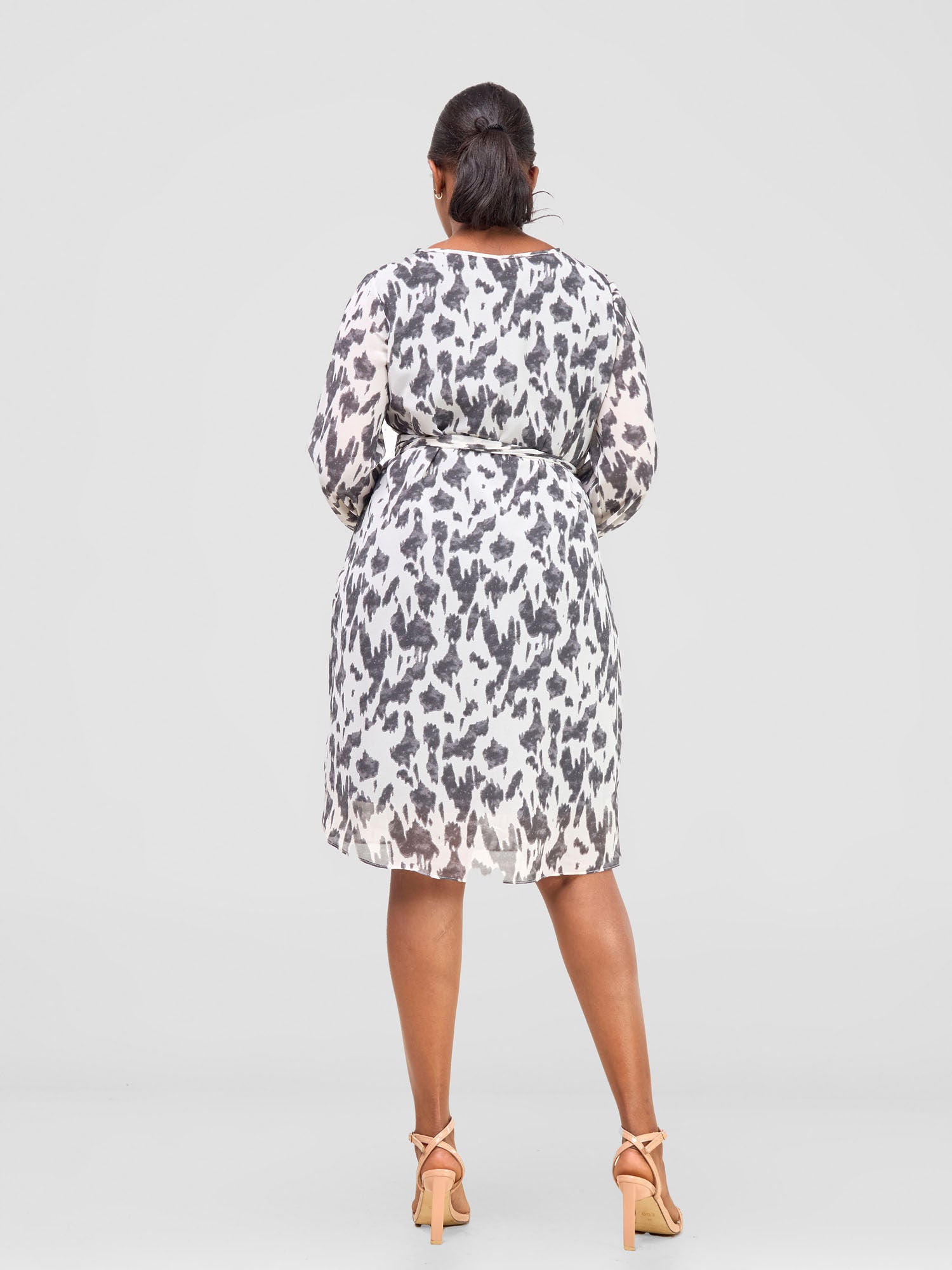 Vivo Zawadi Shift Dress - White / Grey Print