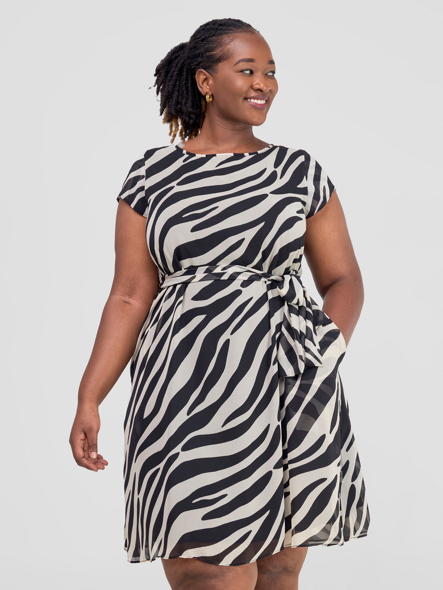 Vivo Basic Cap Sleeve Tent Knee Length Dress - Black / Cream Print