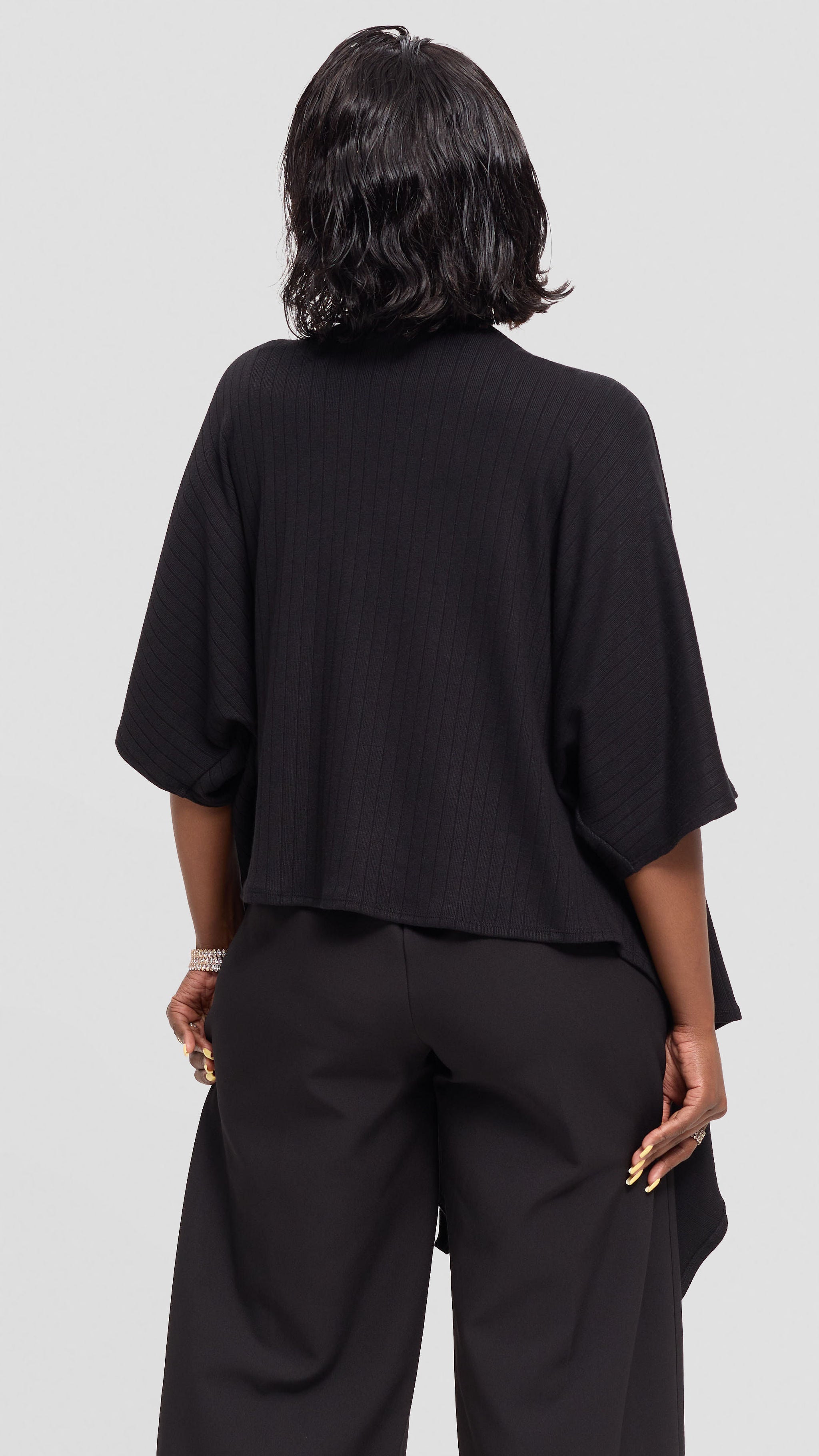 Safari by Vivo Short Kimono in Sweater - Black