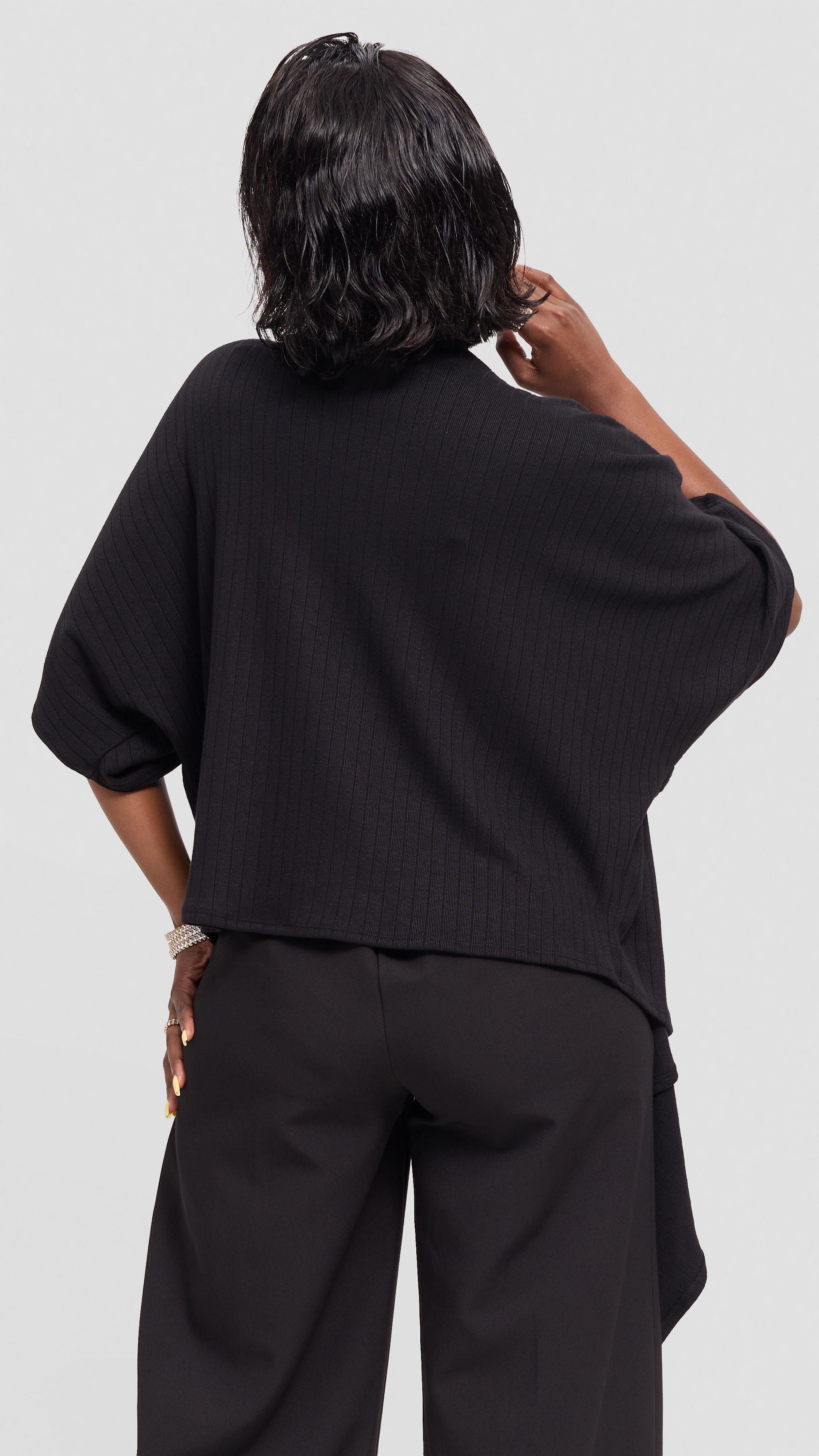 Safari by Vivo Short Kimono in Sweater - Black