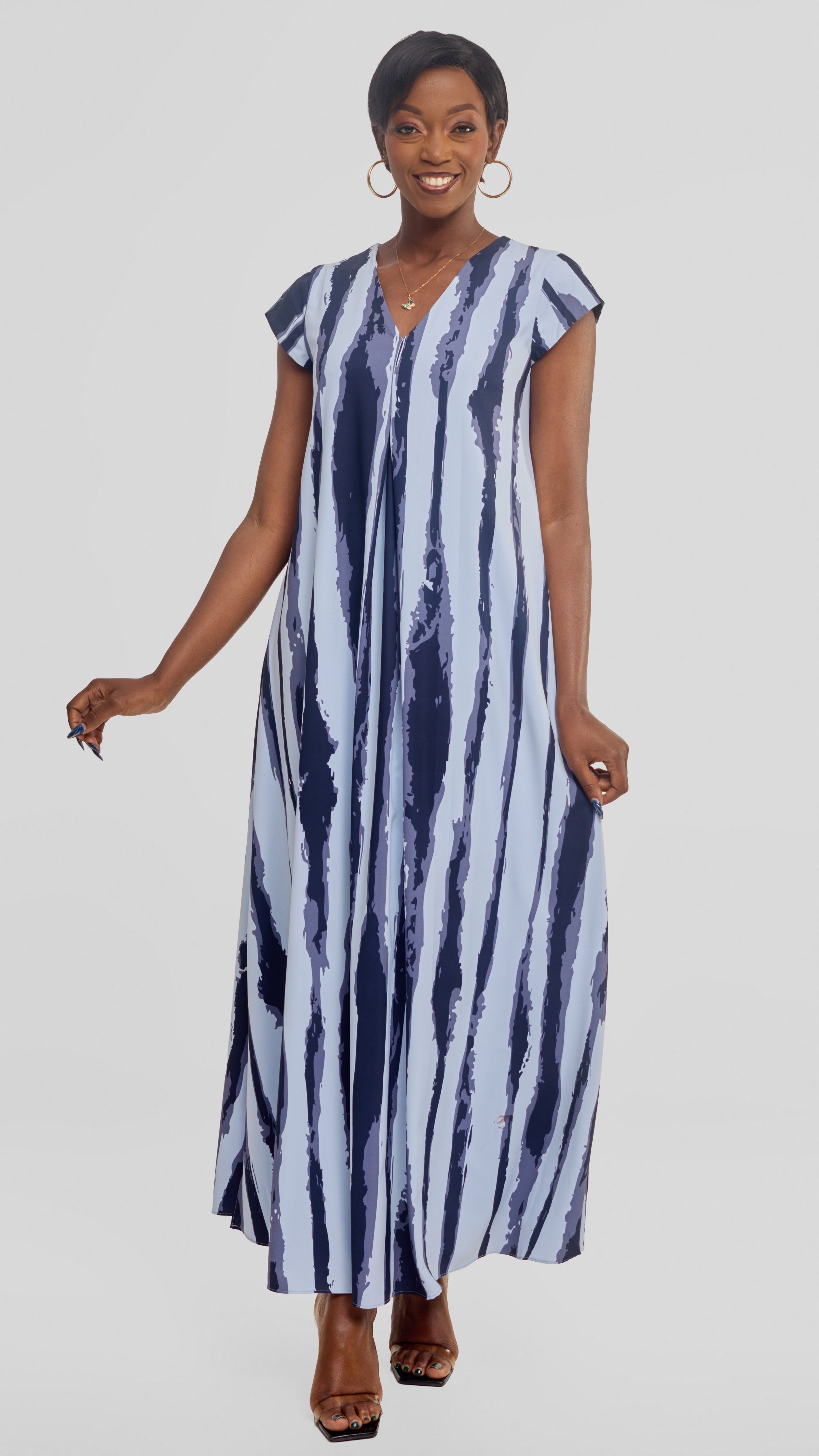 Vivo Kani Cap Sleeve Maxi Dress in Textured Crepe - Light Blue / Dark  Navy Tamasha Print