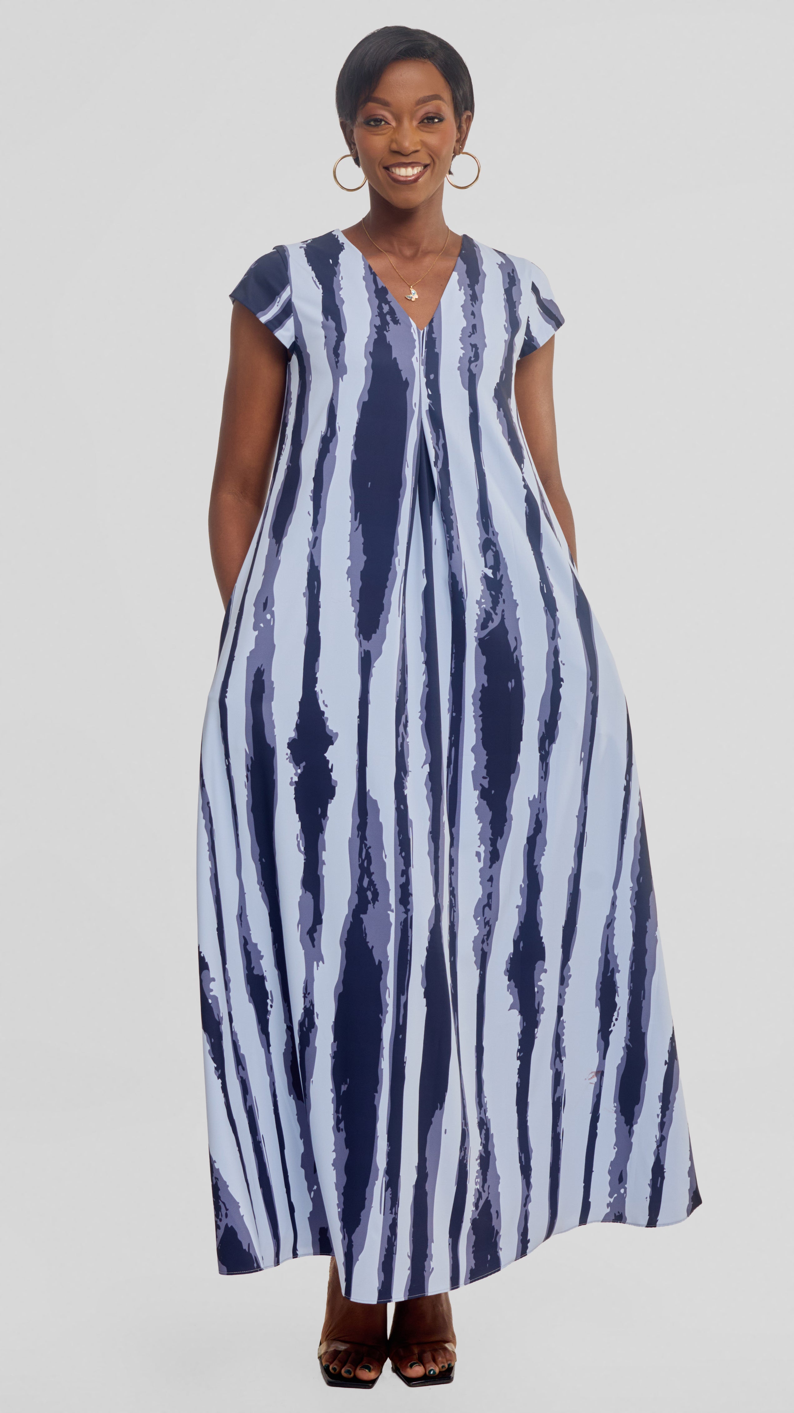 Vivo Kani Cap Sleeve Maxi Dress in Textured Crepe - Light Blue / Dark  Navy Tamasha Print