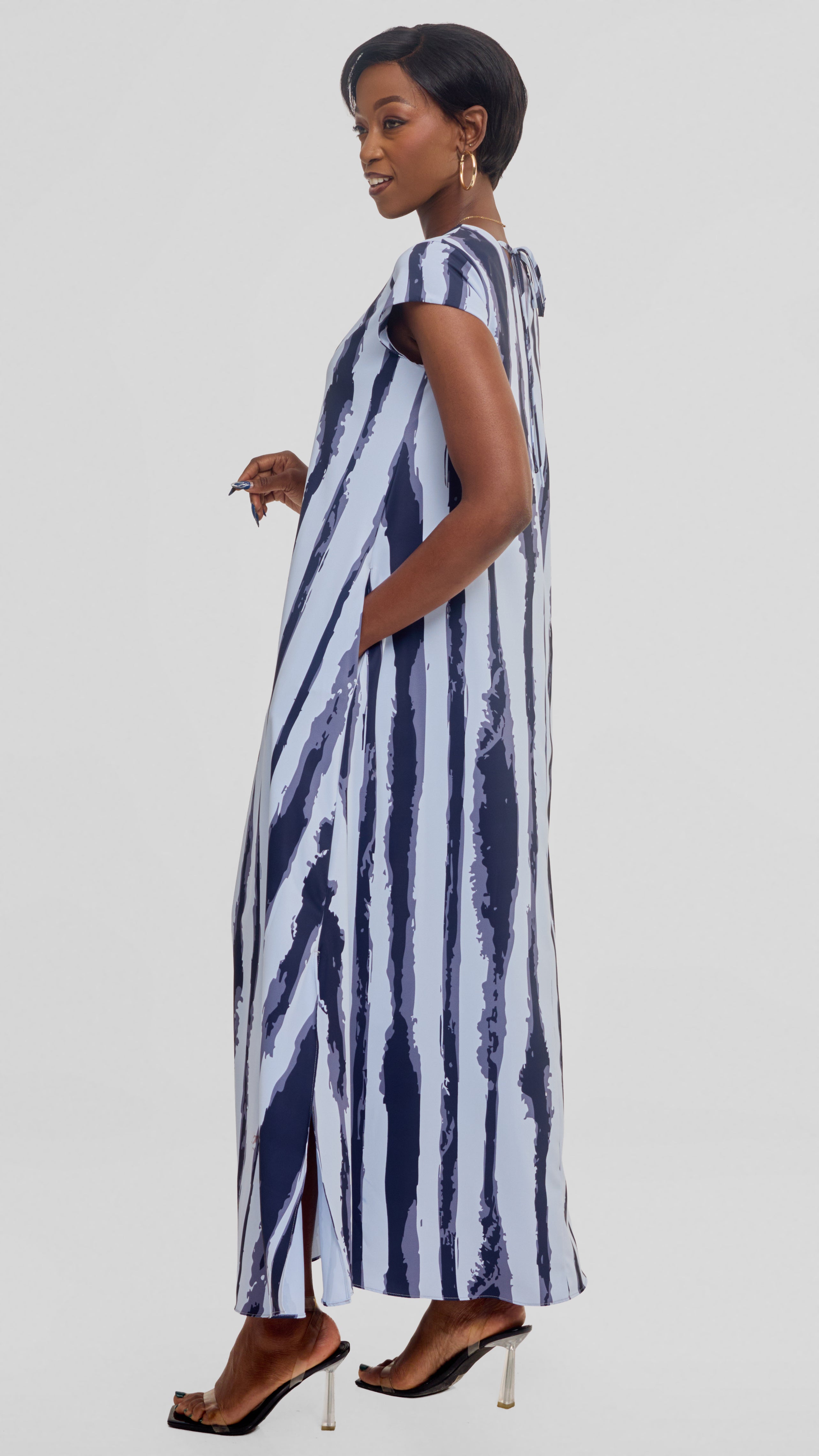 Vivo Kani Cap Sleeve Maxi Dress in Textured Crepe - Light Blue / Dark  Navy Tamasha Print