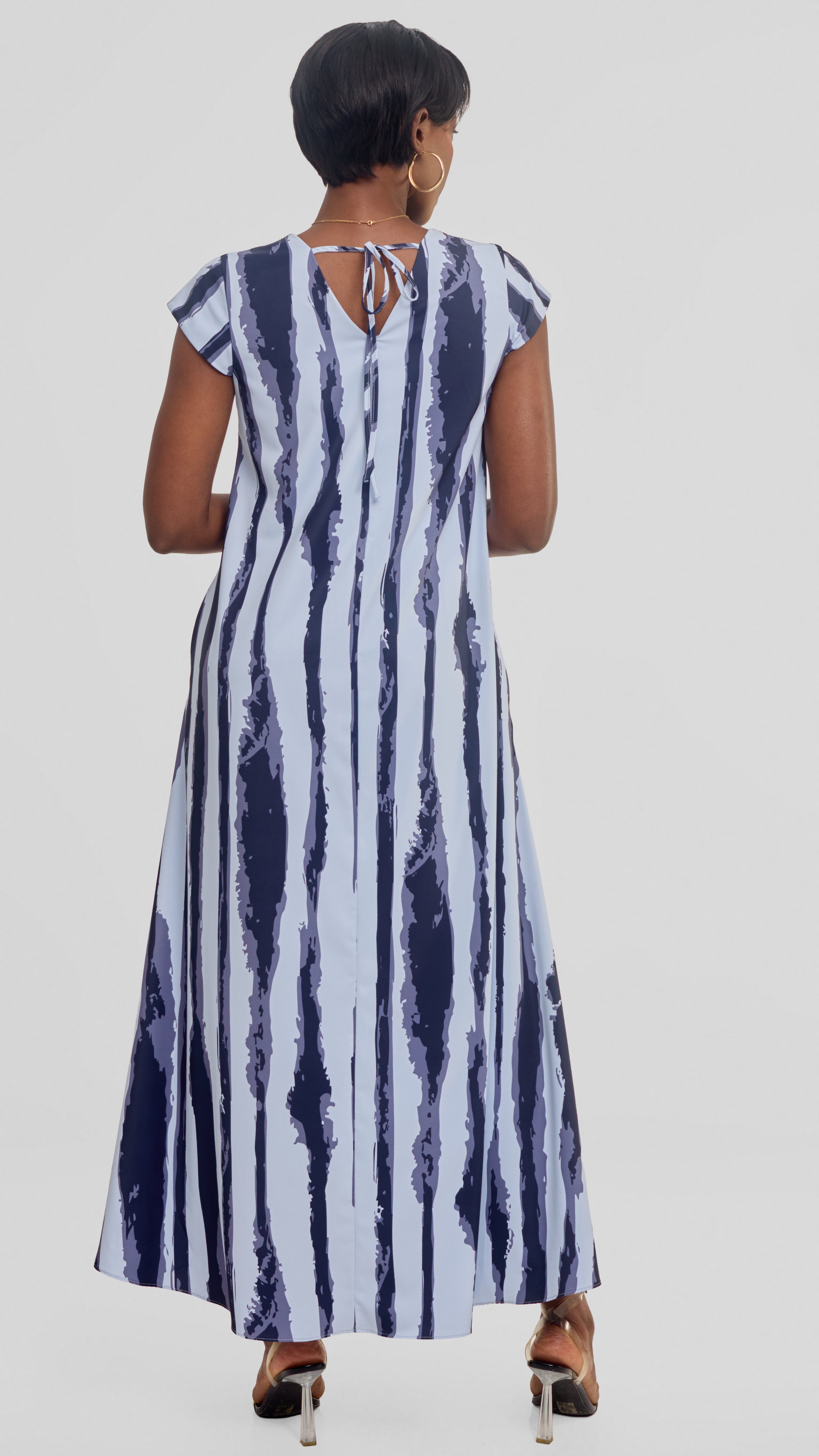 Vivo Kani Cap Sleeve Maxi Dress in Textured Crepe - Light Blue / Dark  Navy Tamasha Print