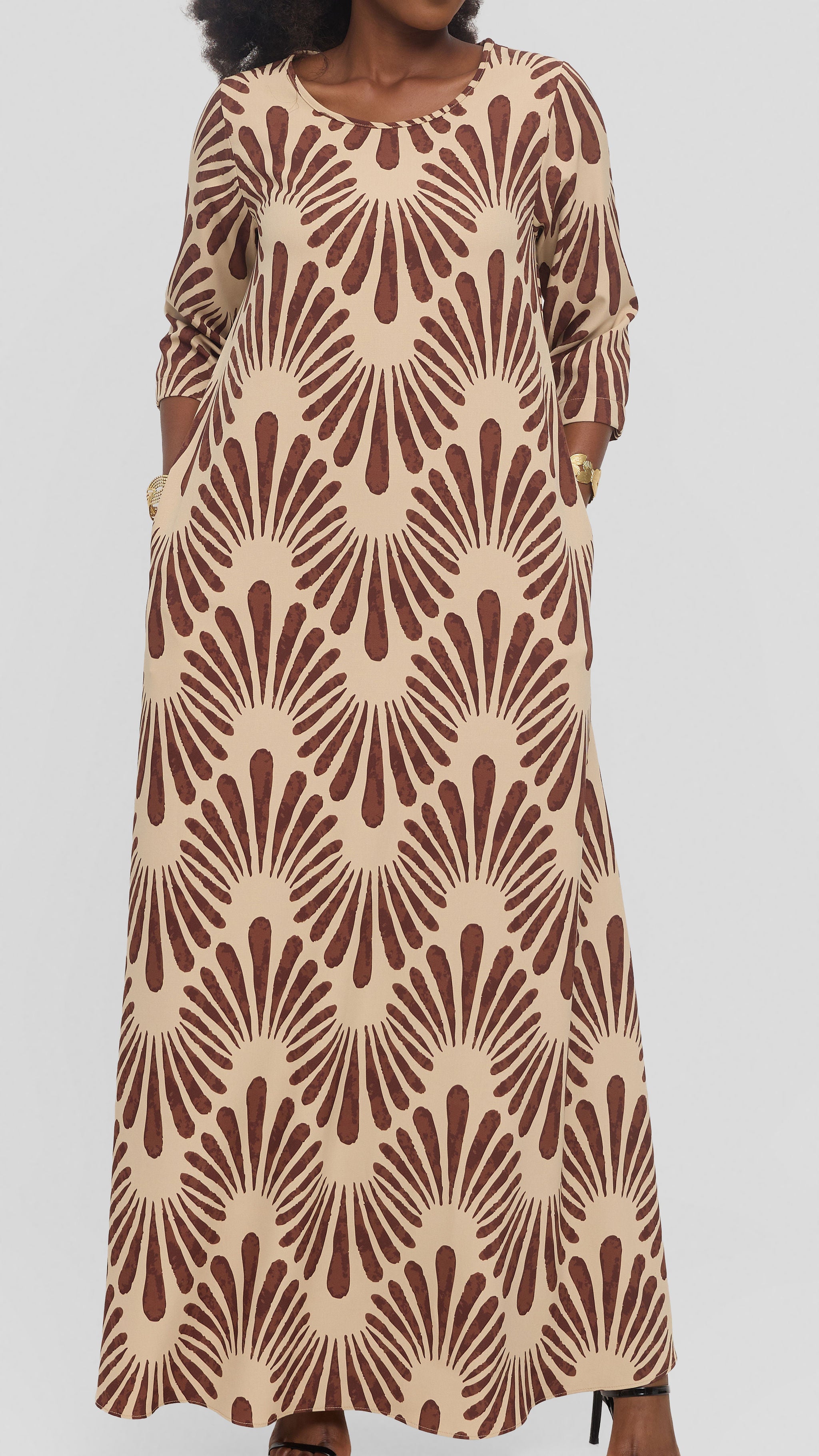 Vivo 3/4 Sleeve Maxi Dress in Crepe - Beige / Dark Chocolate Witu Print