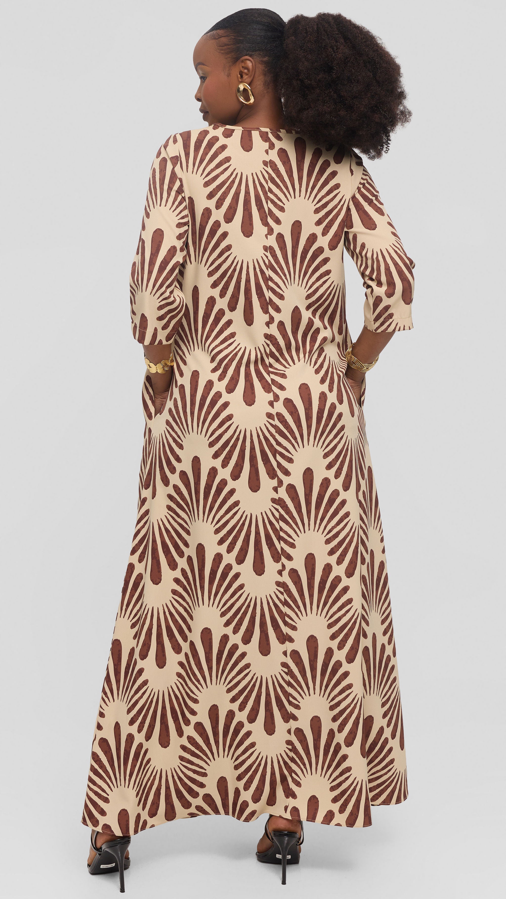 Vivo 3/4 Sleeve Maxi Dress in Crepe - Beige / Dark Chocolate Witu Print