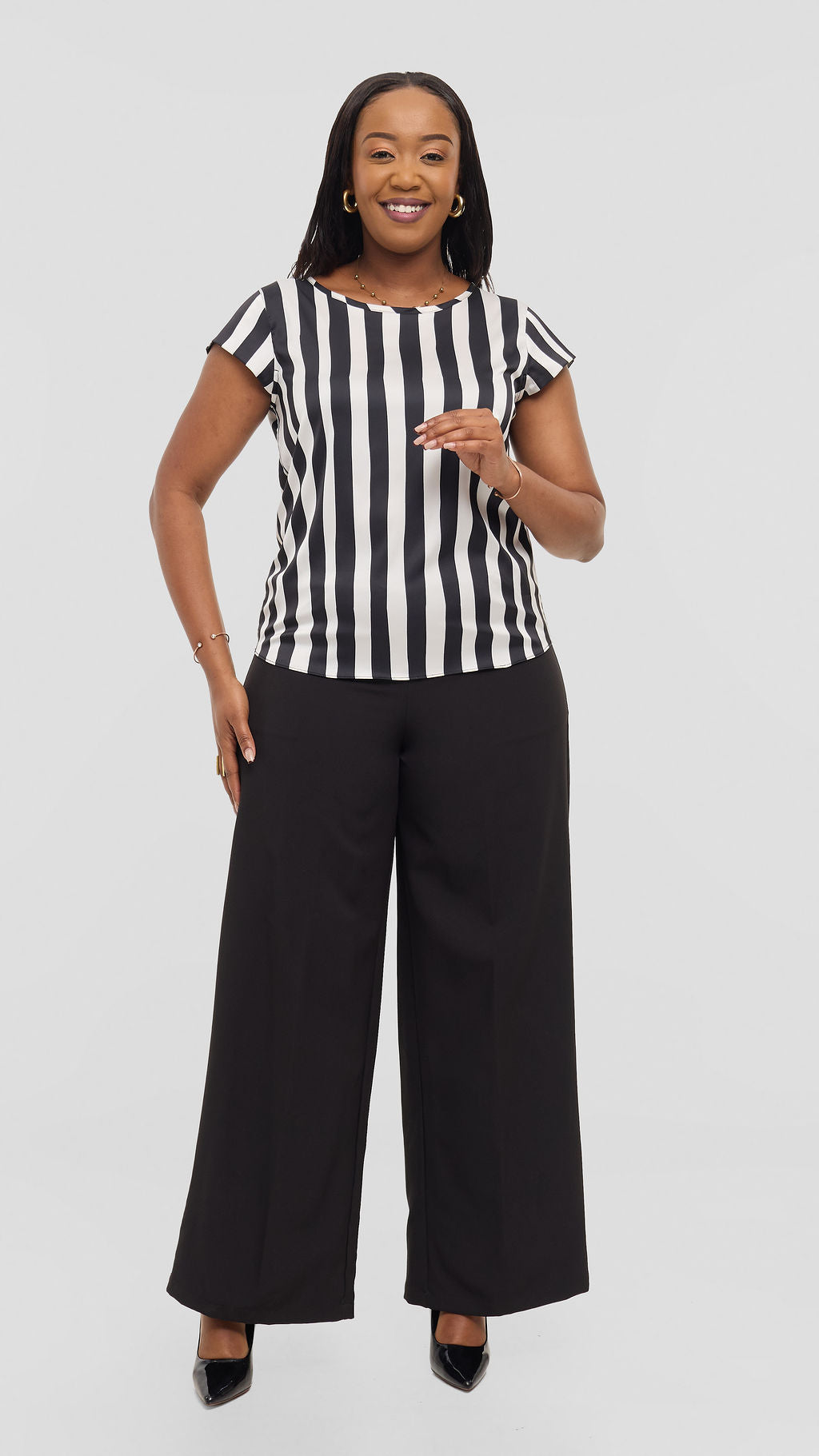 Vivo Basic Cap Sleeve Top in Satin - Off White / Black Mani Print