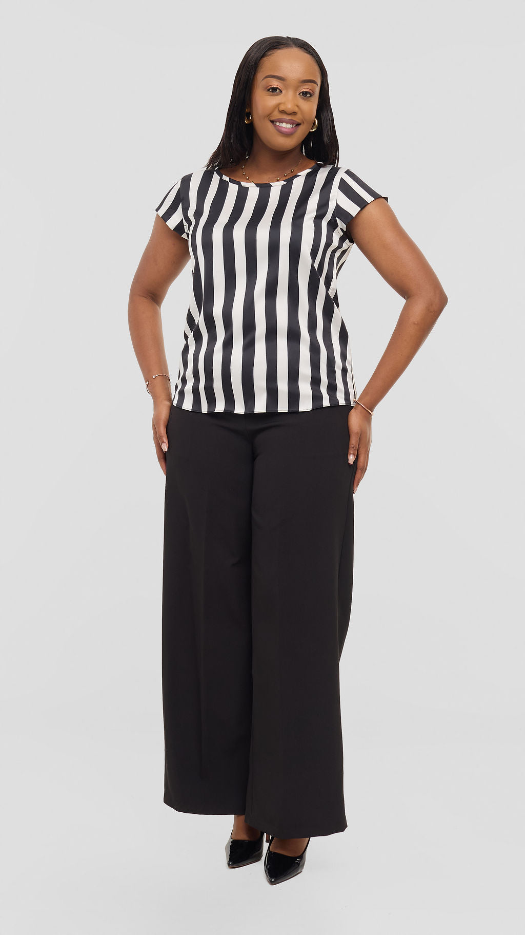 Vivo Basic Cap Sleeve Top in Satin - Off White / Black Mani Print