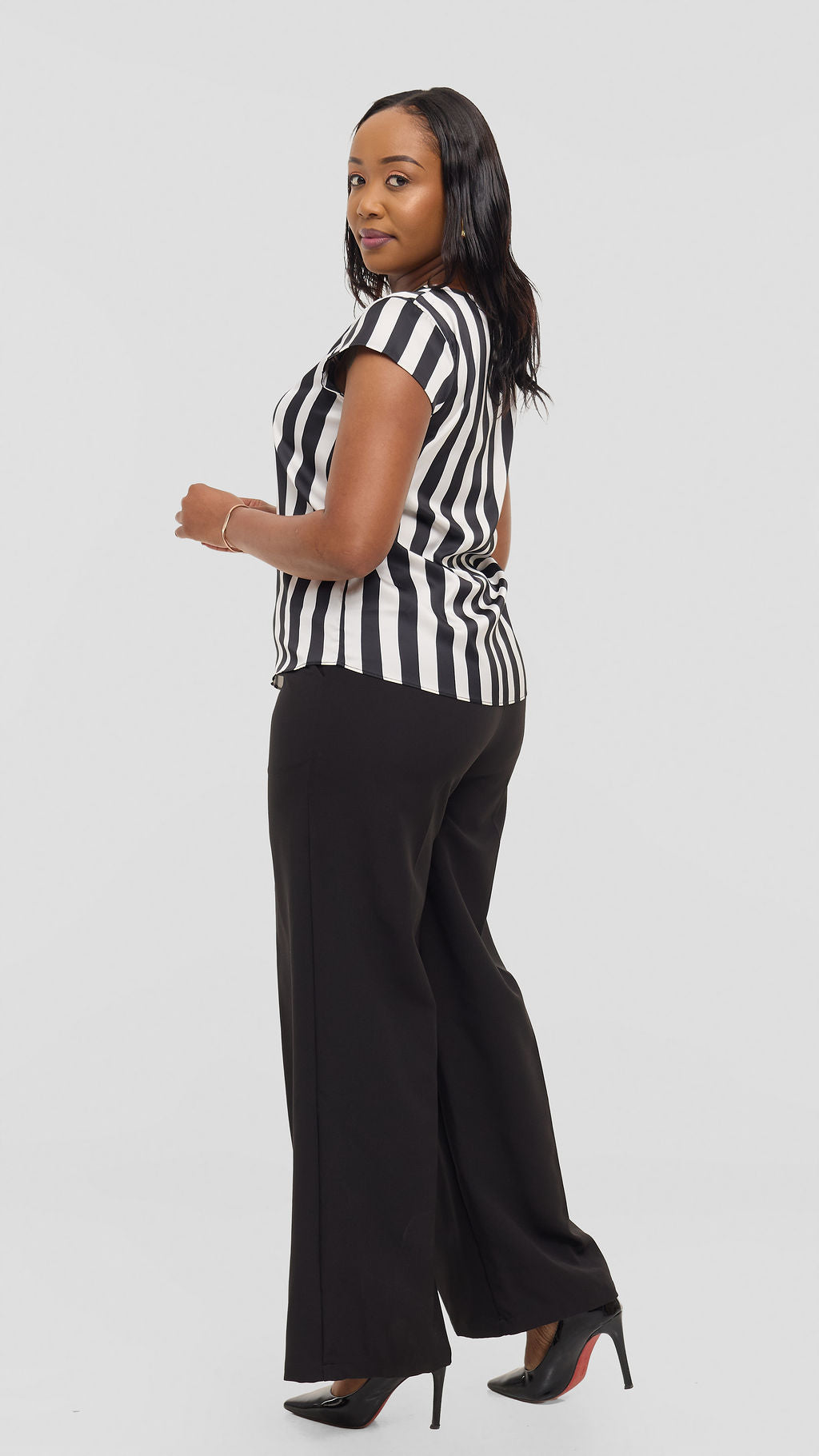 Vivo Basic Cap Sleeve Top in Satin - Off White / Black Mani Print