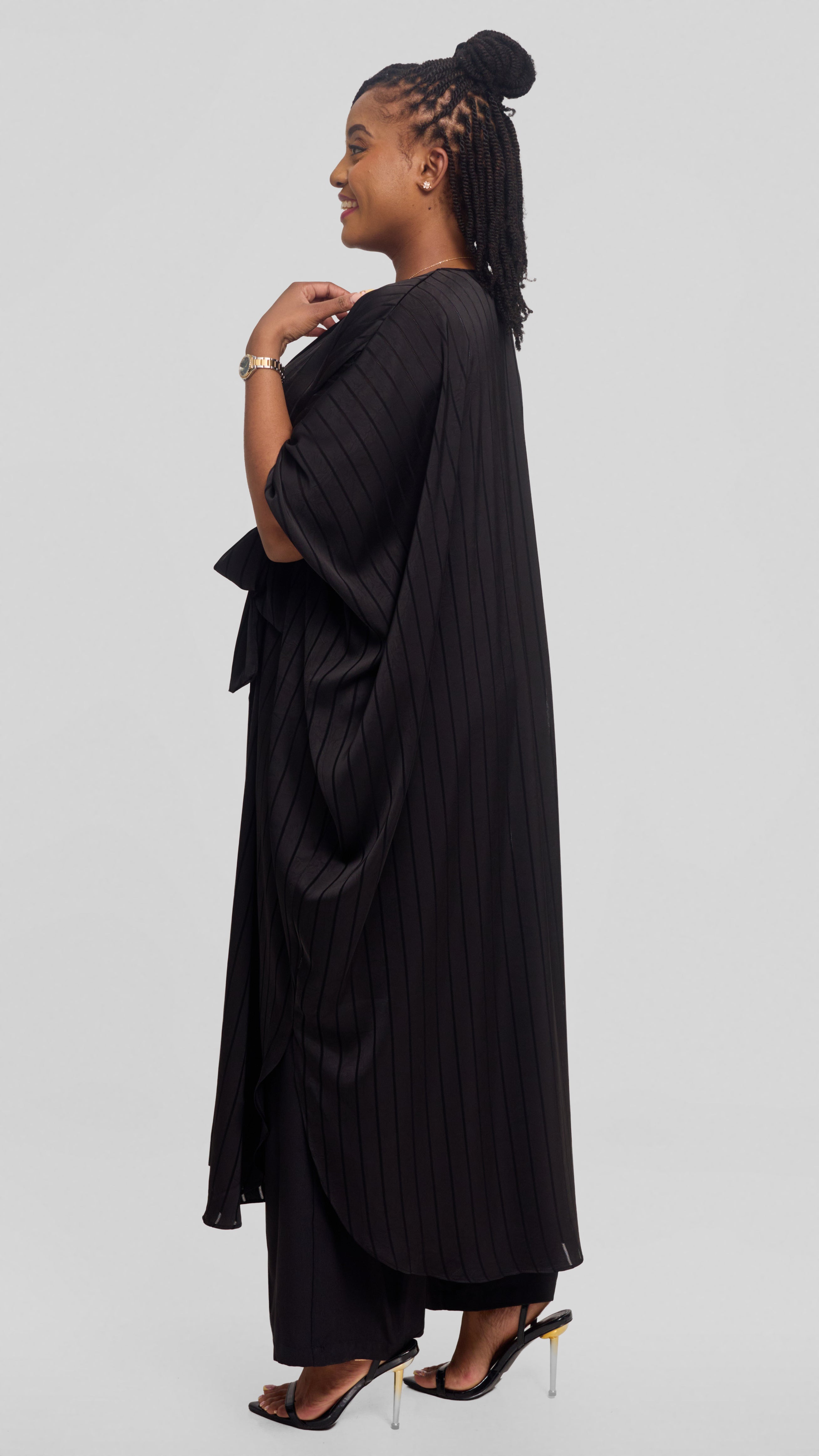 Vivo Scalloped Kimono in Stripped Crepe - Black