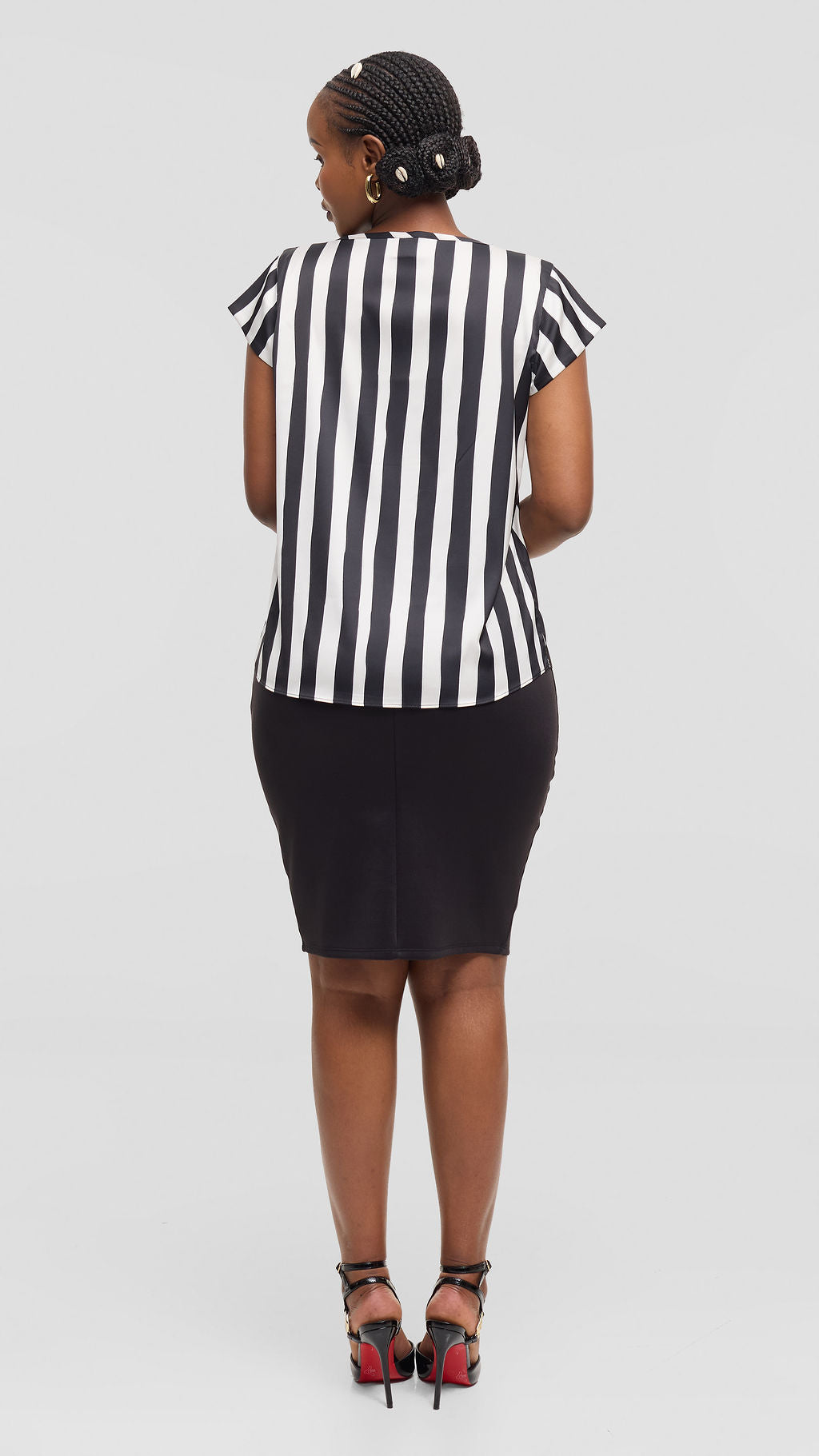 Vivo Basic Cap Sleeve Top in Satin - Off White / Black Mani Print