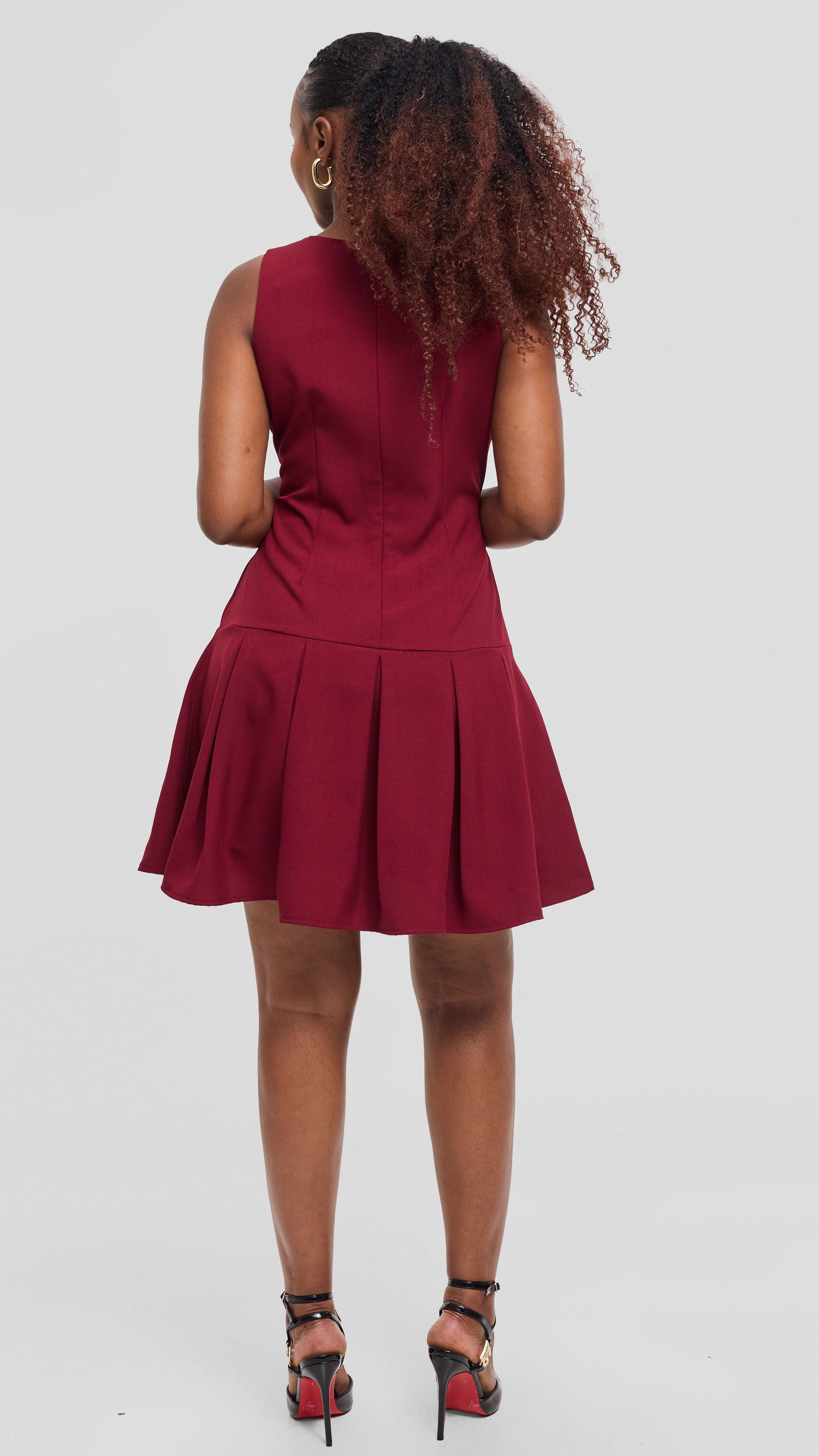 Vivo Niari Pleated Dress in Crepe - Maroon